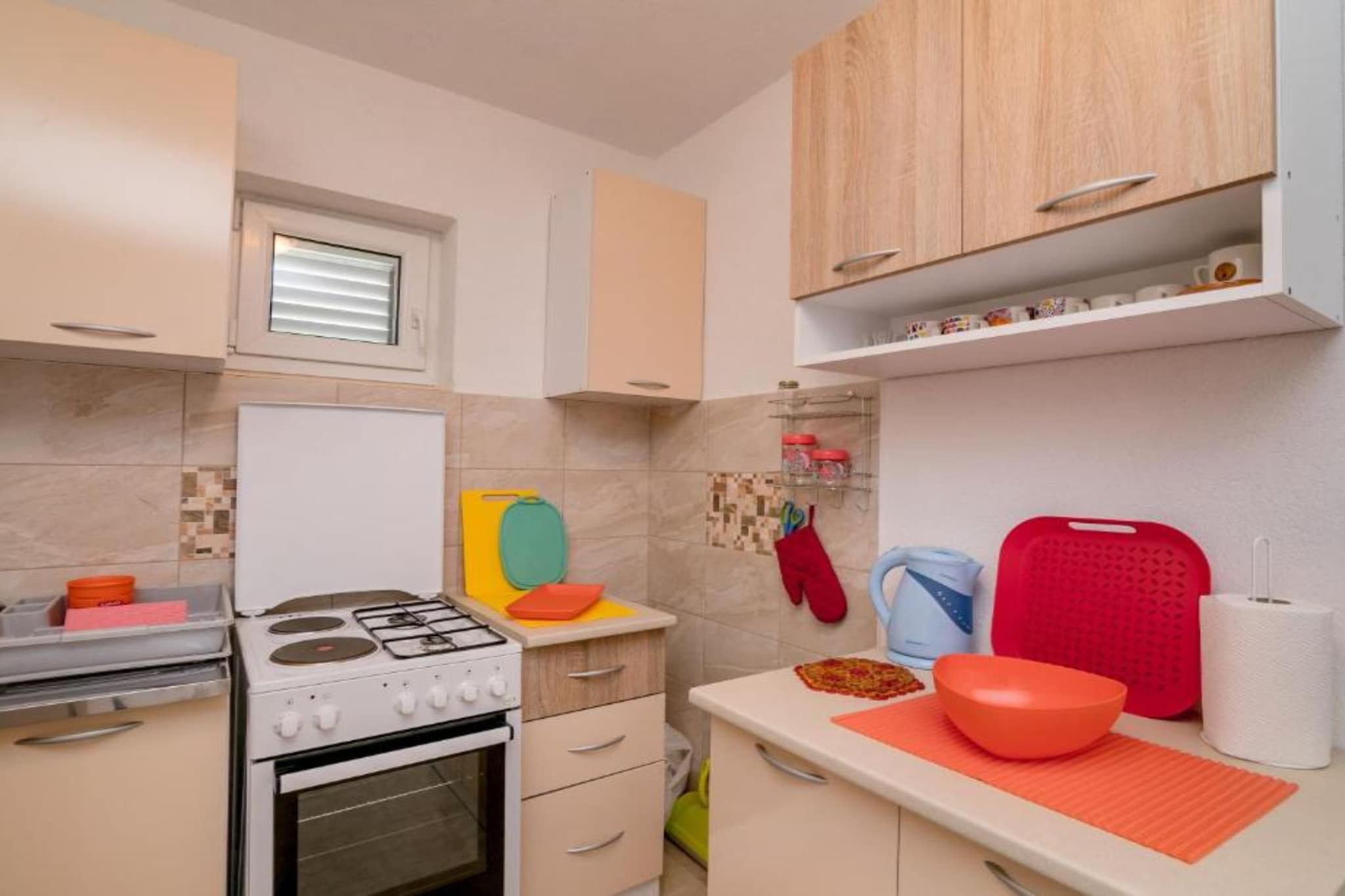 Tranquil Retreat with Private Pool in Lustica Bay - One Bedroom Apartment with Balcony and Sea View 1-Keuken