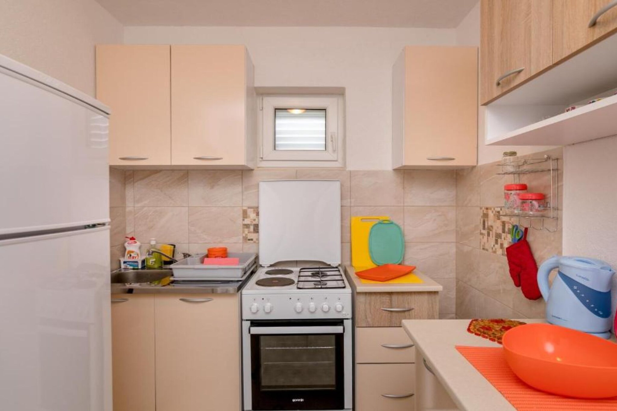 Tranquil Retreat with Private Pool in Lustica Bay - One Bedroom Apartment with Balcony and Sea View 1-Keuken