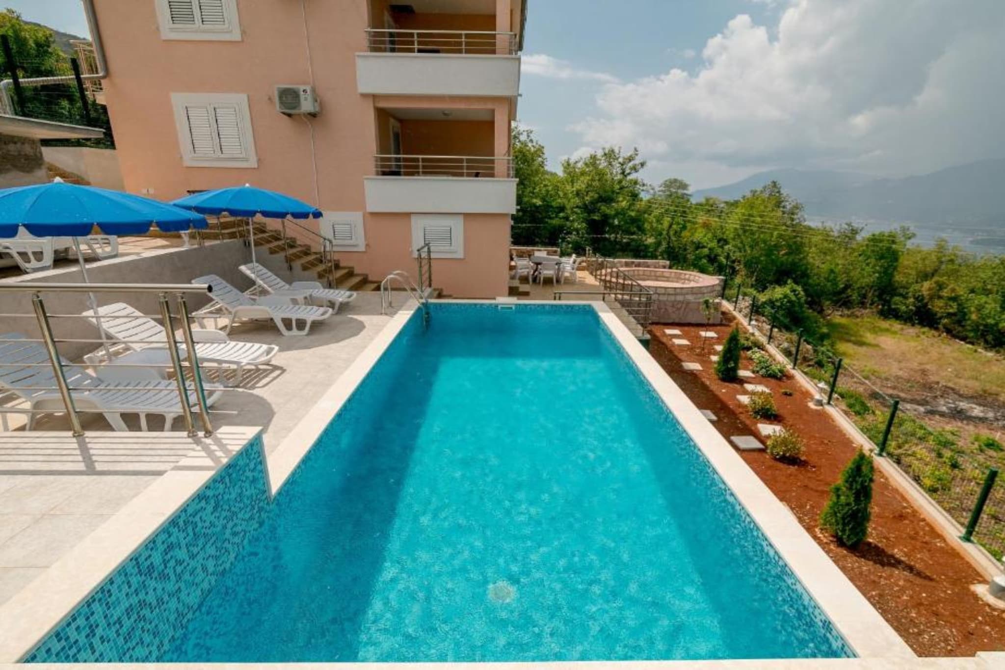 Tranquil Retreat with Private Pool in Lustica Bay - One Bedroom Apartment with Balcony and Sea View 2-Zwembad