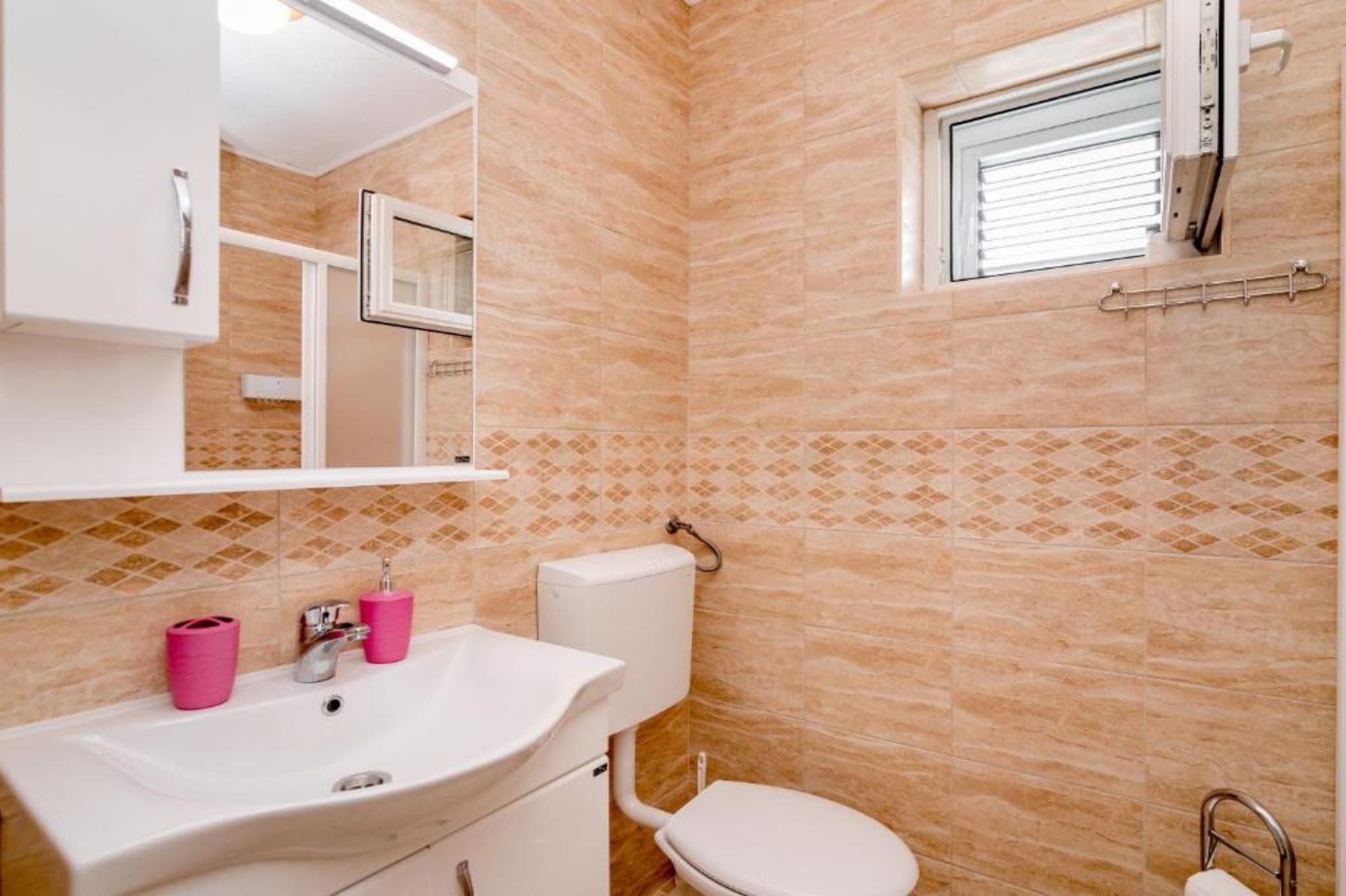 Tranquil Retreat with Private Pool in Lustica Bay - One Bedroom Apartment with Balcony and Sea View 2-Badkamer