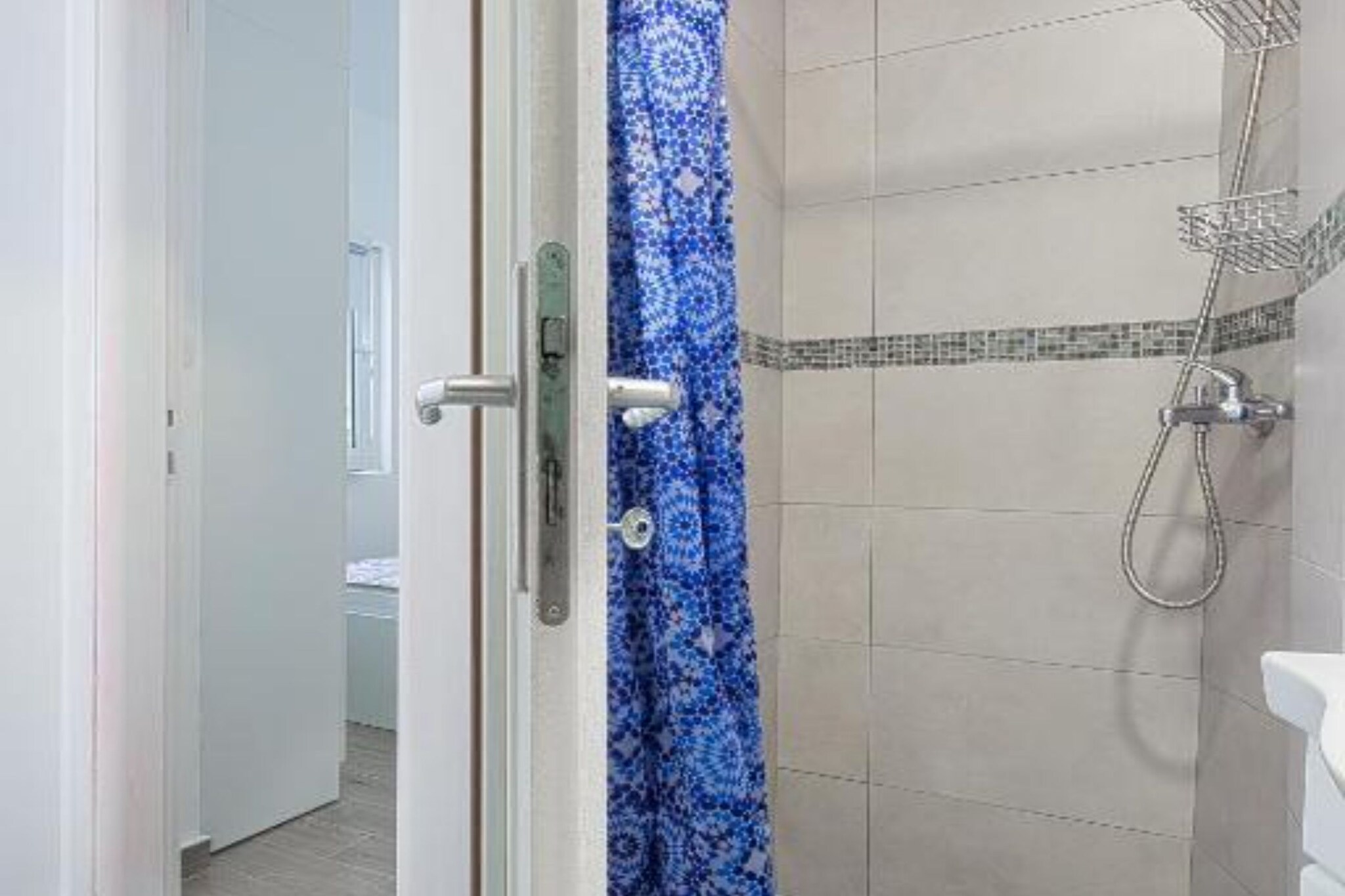 Stylish Kotor Bay Escape Apartments  - One Bedroom Apartment 1-Badkamer