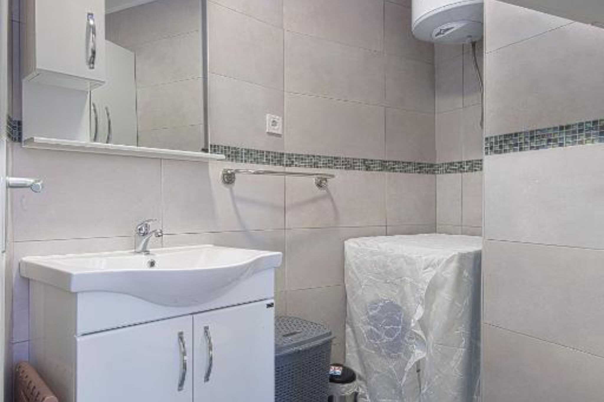 Stylish Kotor Bay Escape Apartments  - One Bedroom Apartment 1-Badkamer