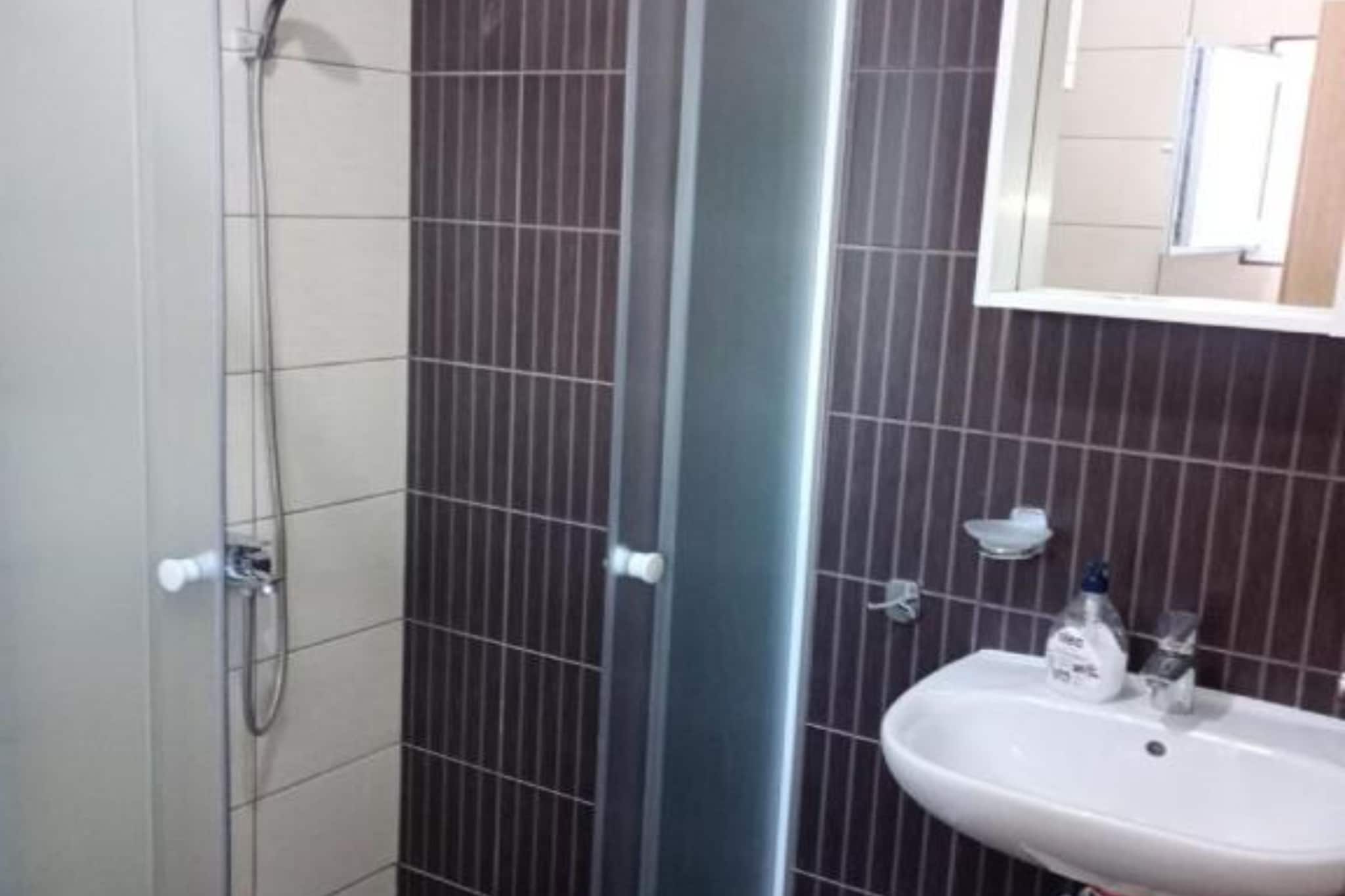 Tivat Relax with Stunning Sea & Mountain Views - Standard Studio Apartment 1-Badkamer