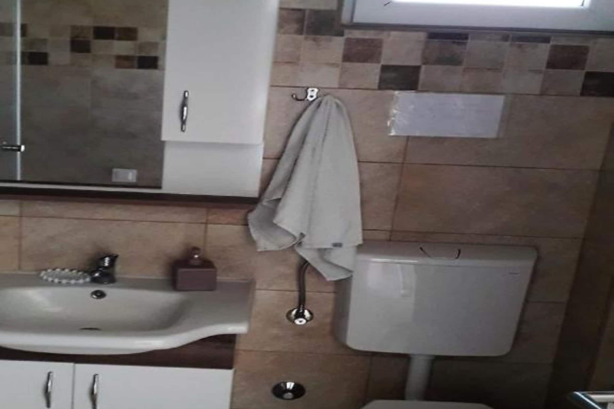 Adriatic Haven – Cozy Tivat Apartment with a Terrace - One Bedroom Apartment 1-Badkamer