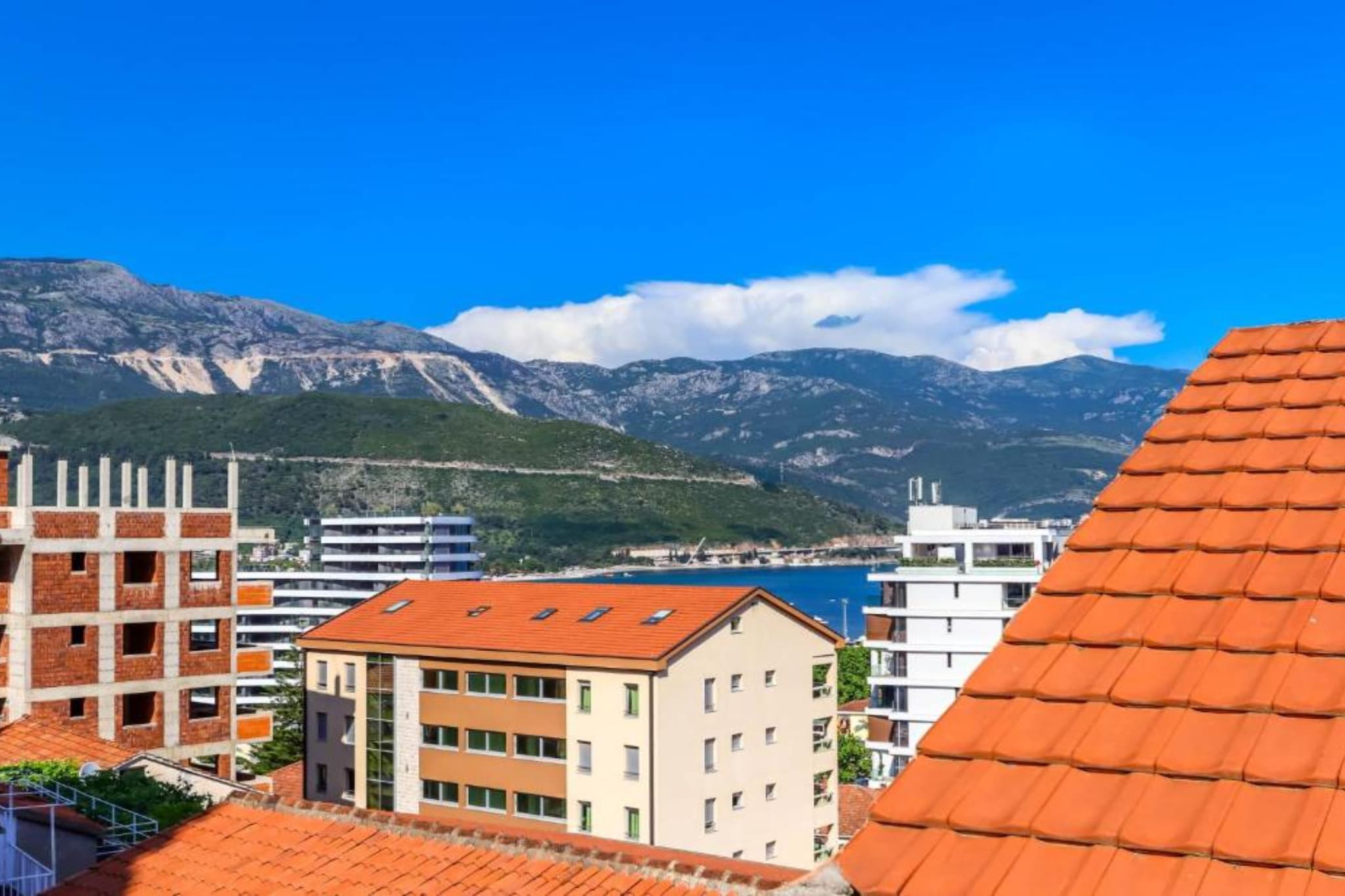 Relaxing Apartment on Budva Coastline - One Bedroom Apartment-Buitenlucht