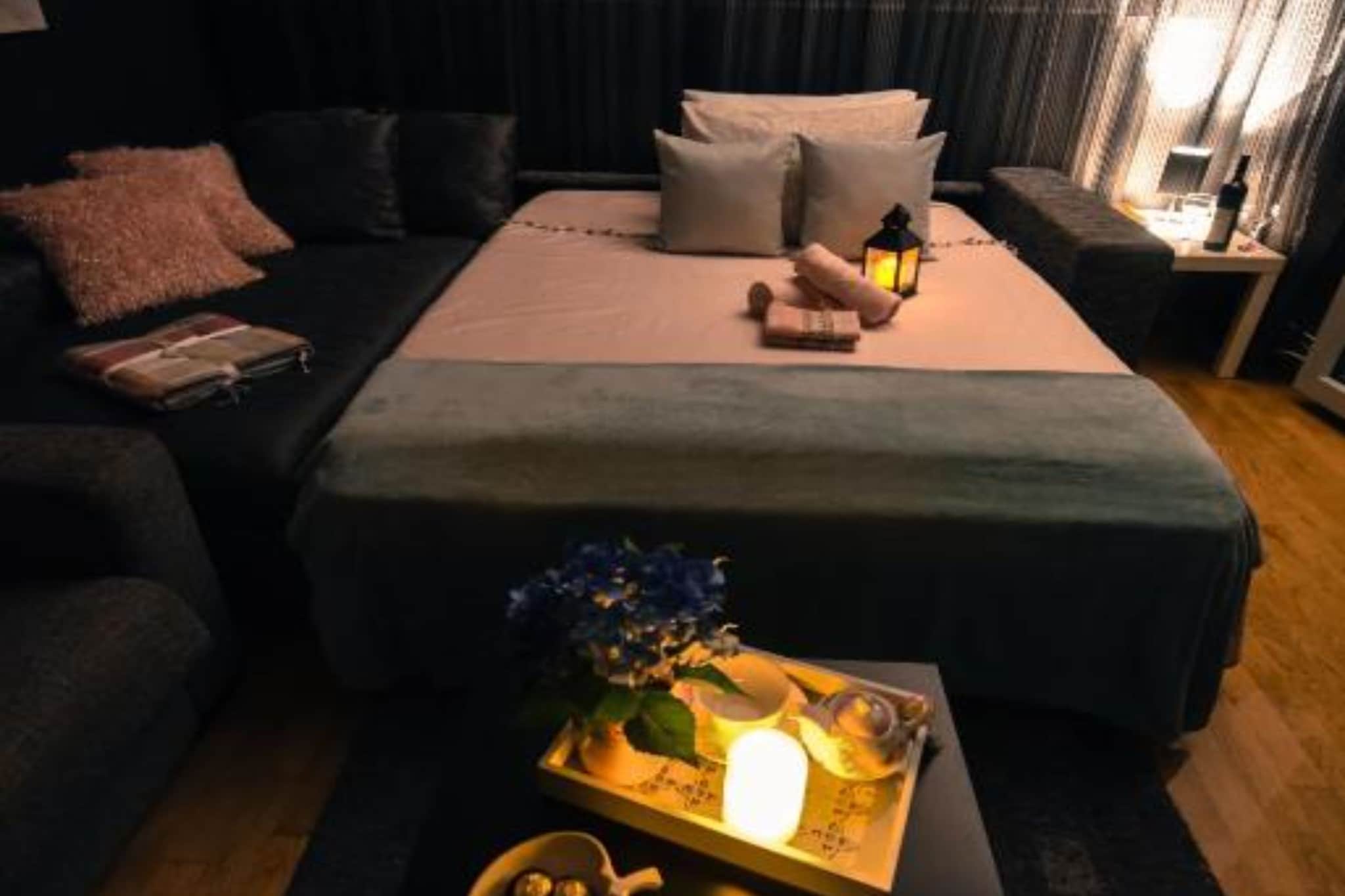 Chic Budva City Retreat - Studio Apartment with Balcony-Slaapkamer