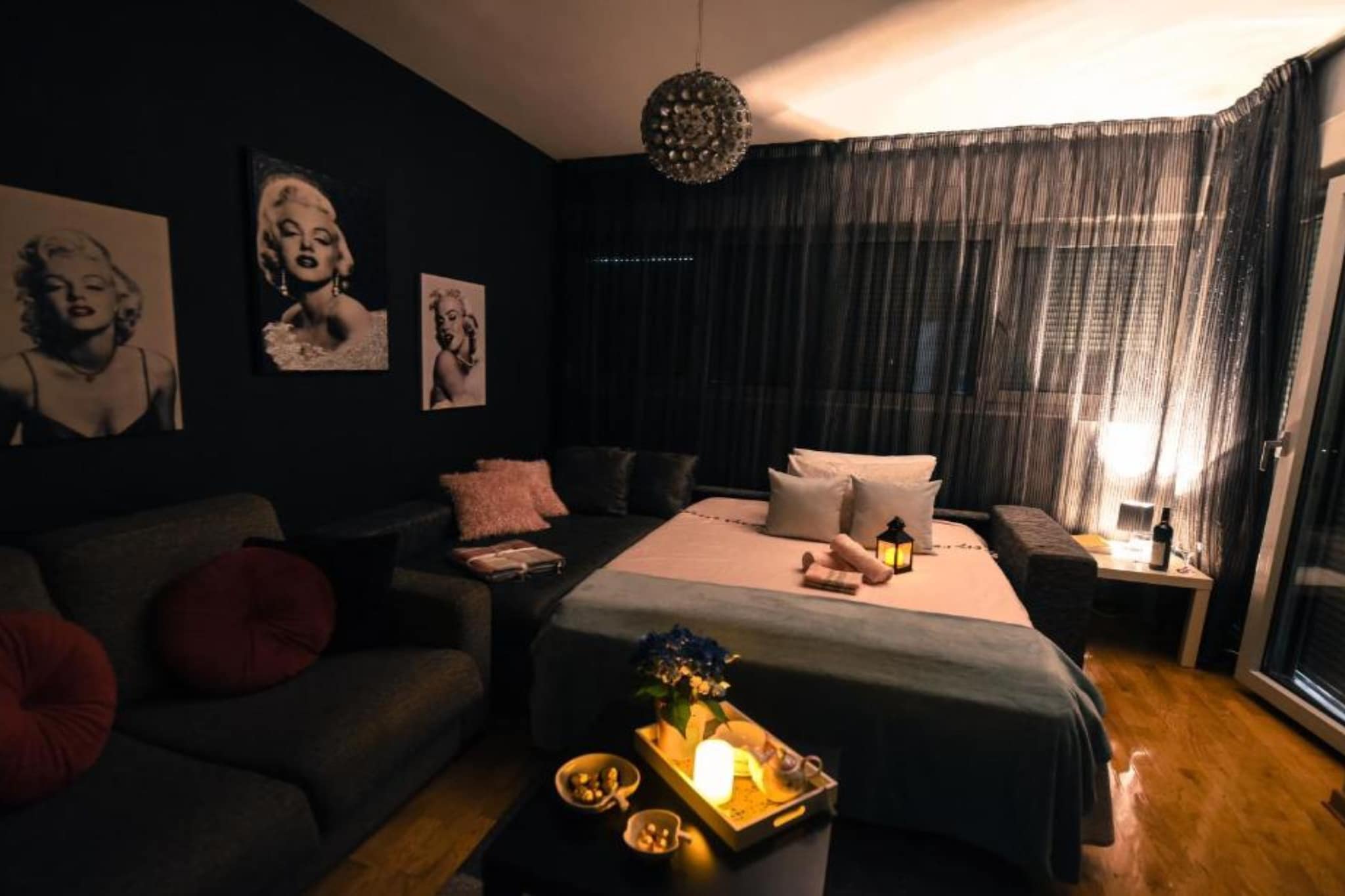 Chic Budva City Retreat - Studio Apartment with Balcony-Slaapkamer