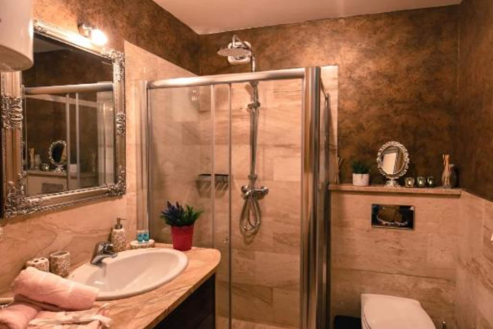 Chic Budva City Retreat - Studio Apartment with Balcony-Badkamer