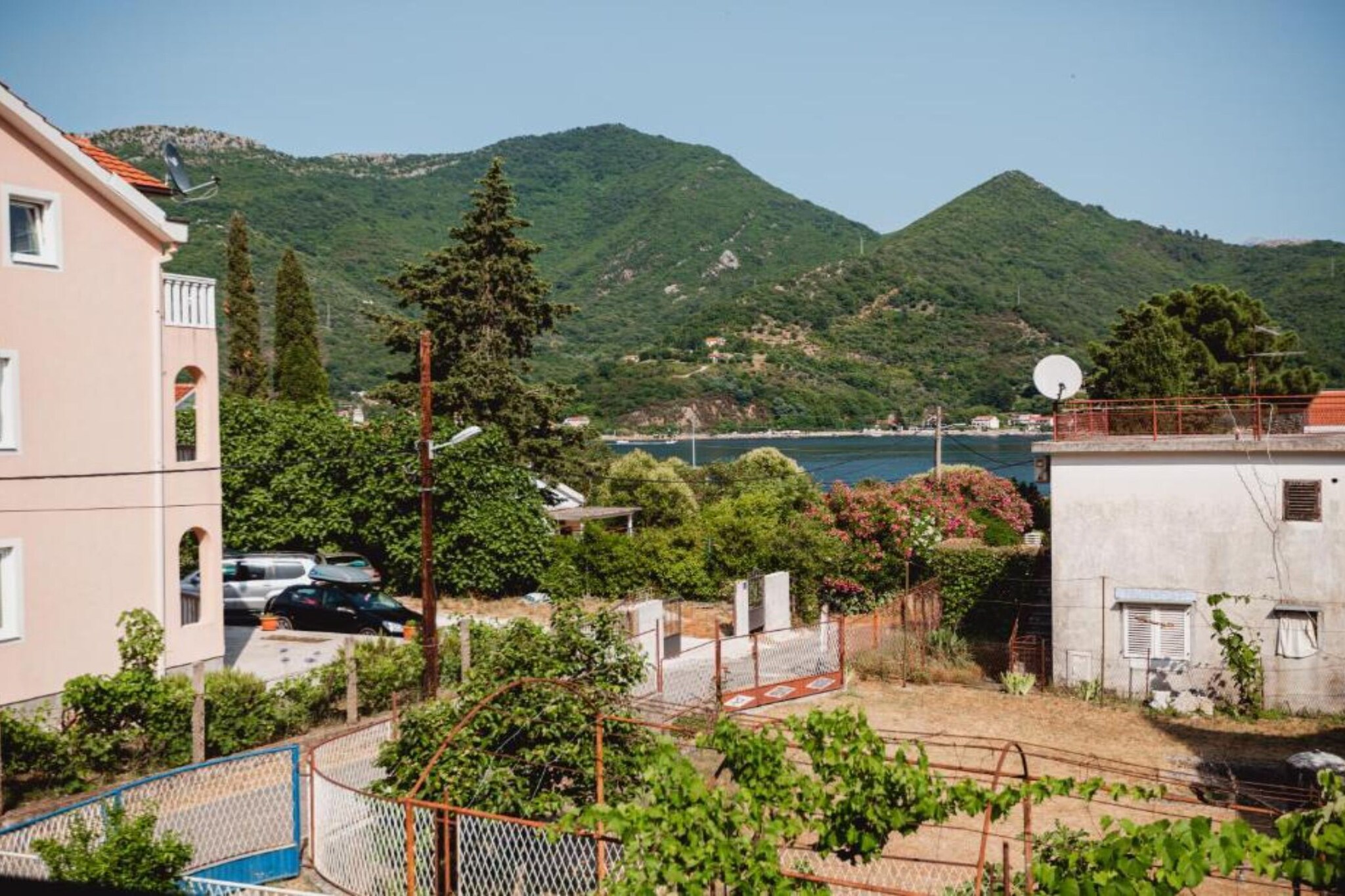 Modern Apartment with Terrace in Herceg Novi - Two Bedroom Apartment-Buitenlucht