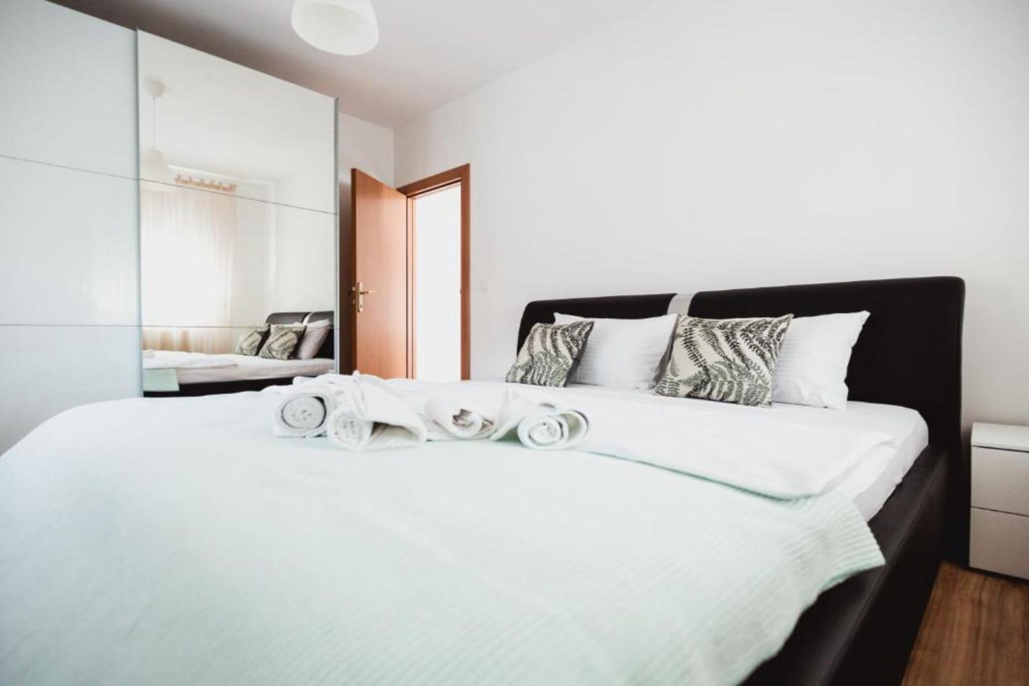 Modern Apartment with Terrace in Herceg Novi - Two Bedroom Apartment-Slaapkamer