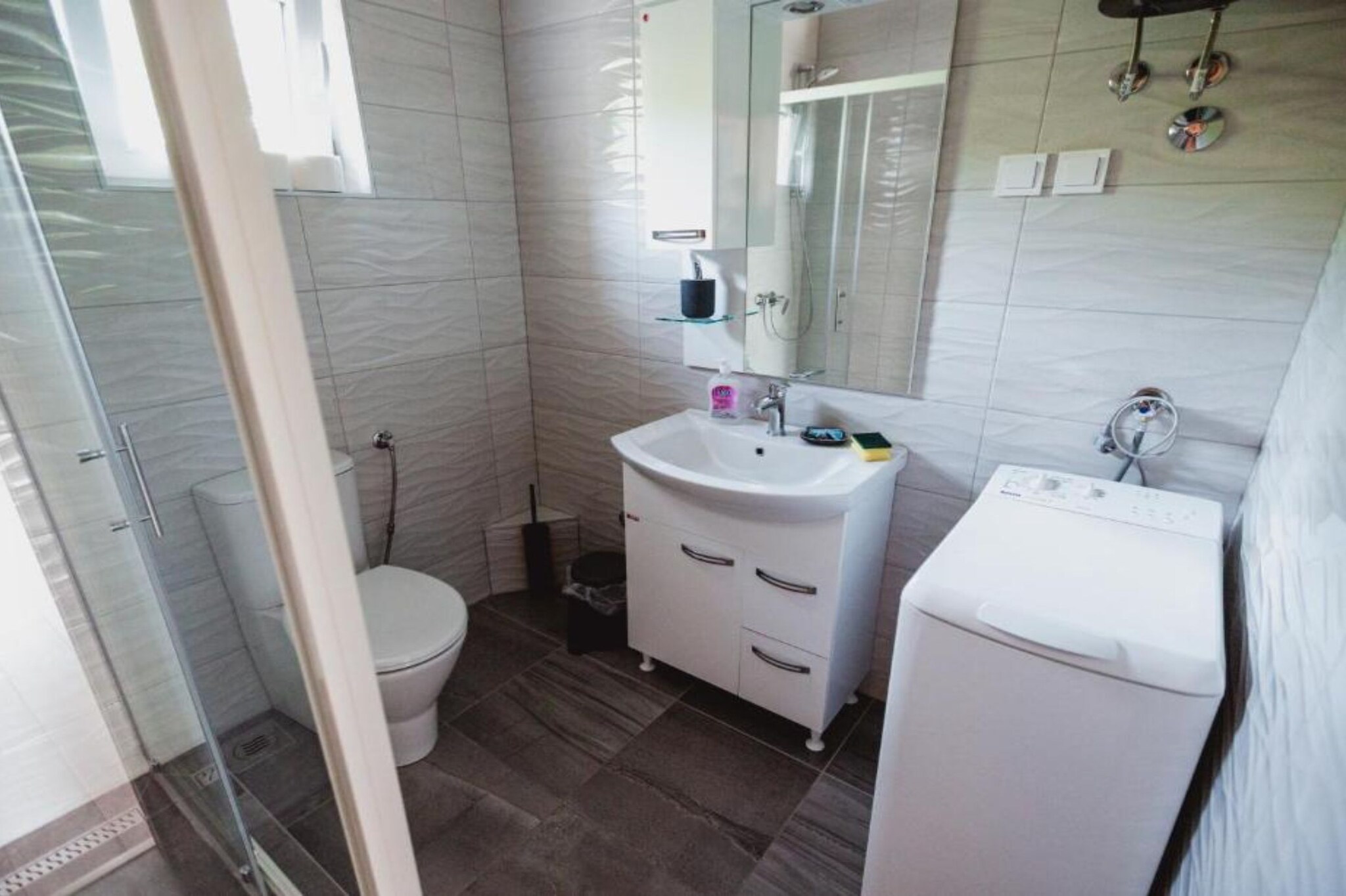 Modern Apartment with Terrace in Herceg Novi - Two Bedroom Apartment-Badkamer