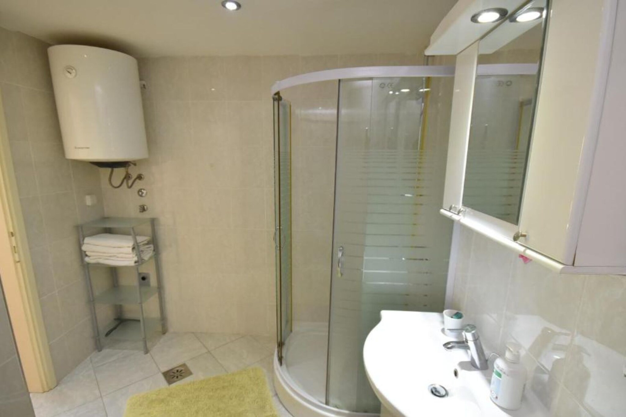 Cozy Igalo Retreat Ideal for Families - Two Bedroom Apartment-Badkamer