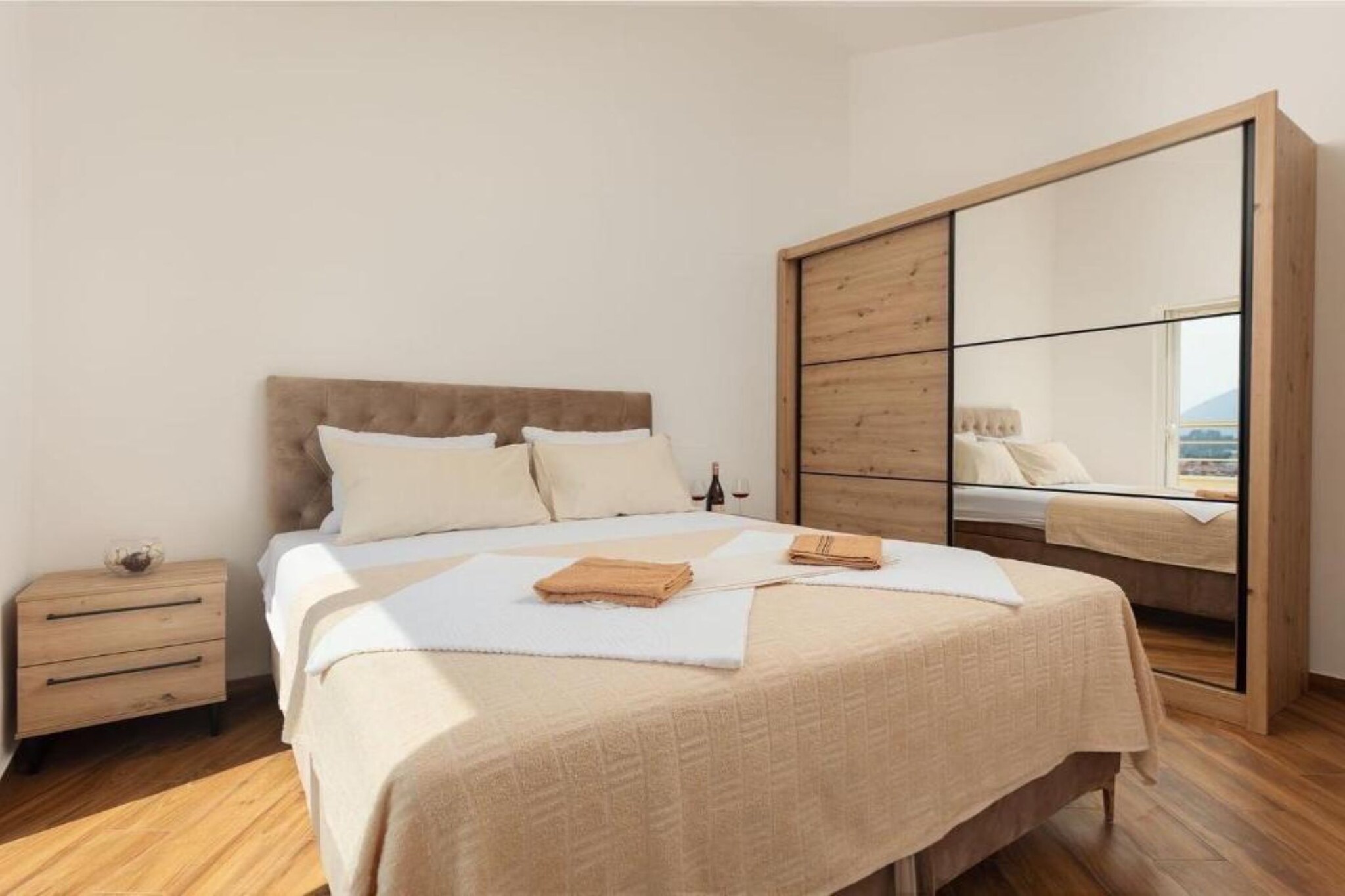 Stylish Budva Apartment with Panoramic Views - Two Bedroom Apartment-Slaapkamer