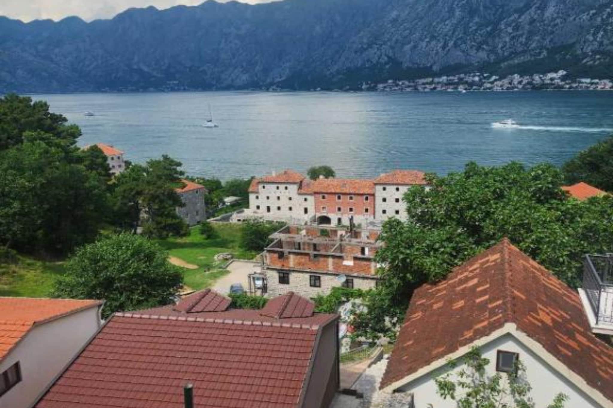 Deluxe City Escape with Modern Comforts & Garage - Double Room-Buitenlucht
