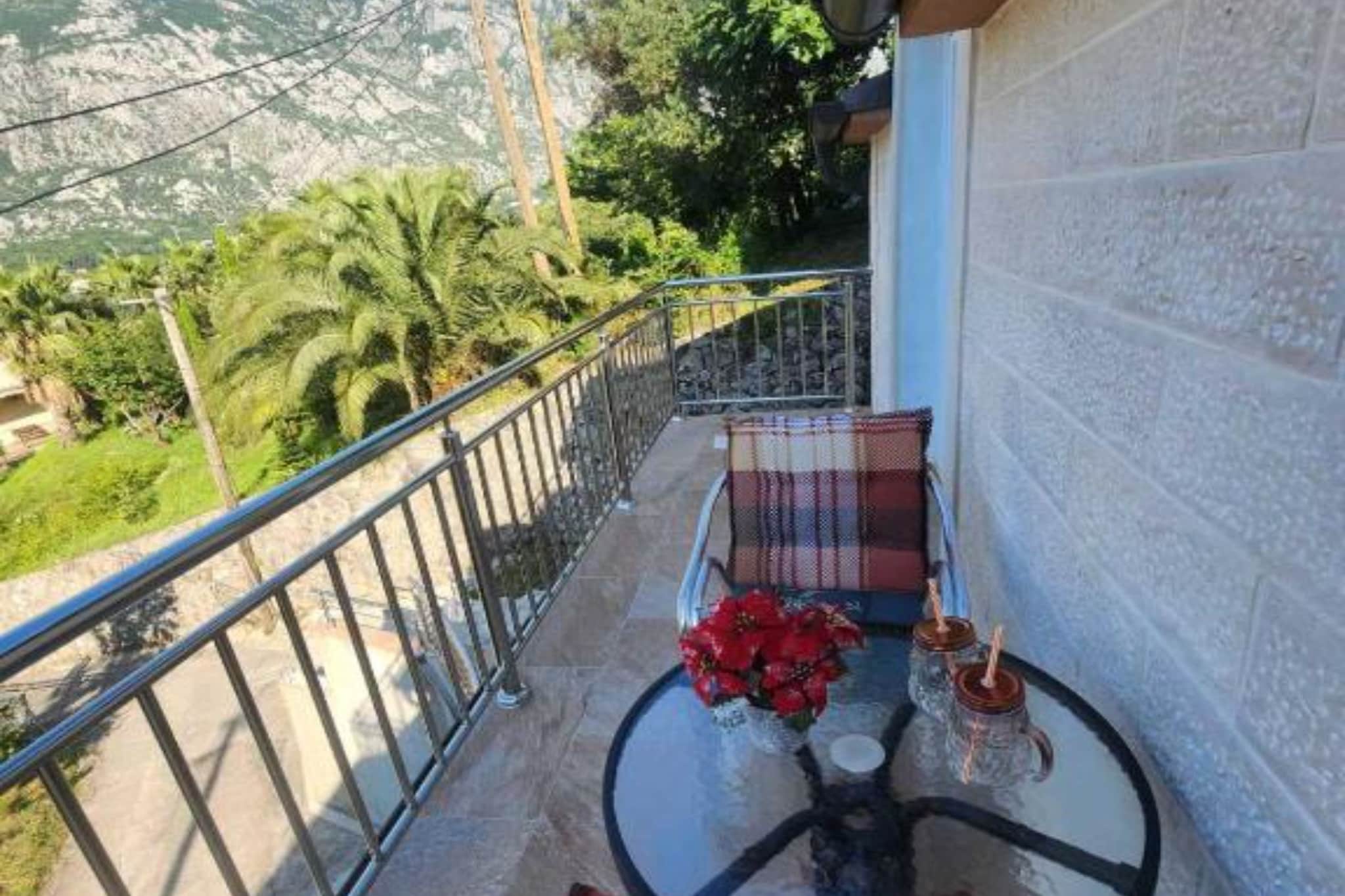 Deluxe City Escape with Modern Comforts & Garage - Double Room-Buitenlucht