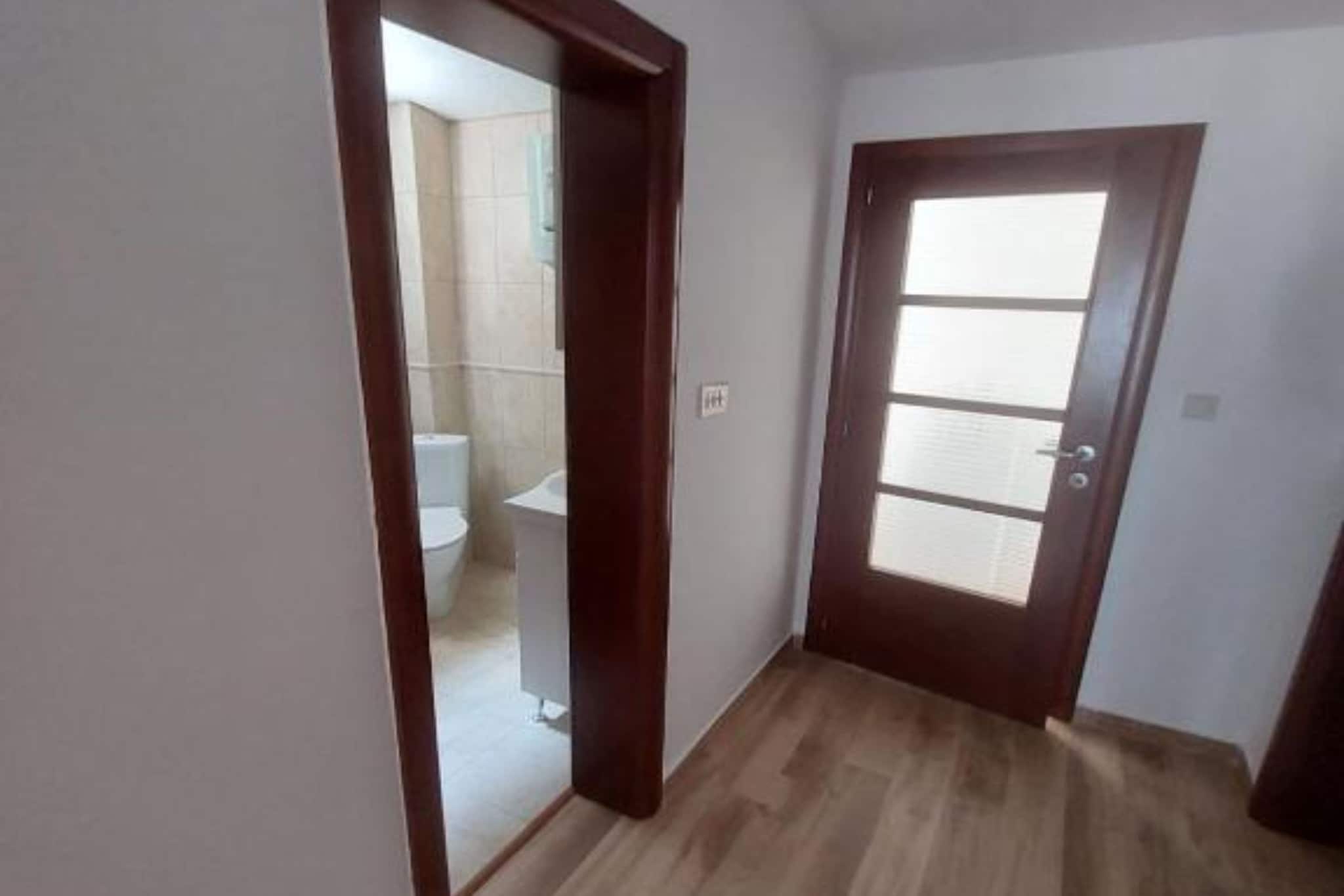 Deluxe City Escape with Modern Comforts & Garage - Double Room