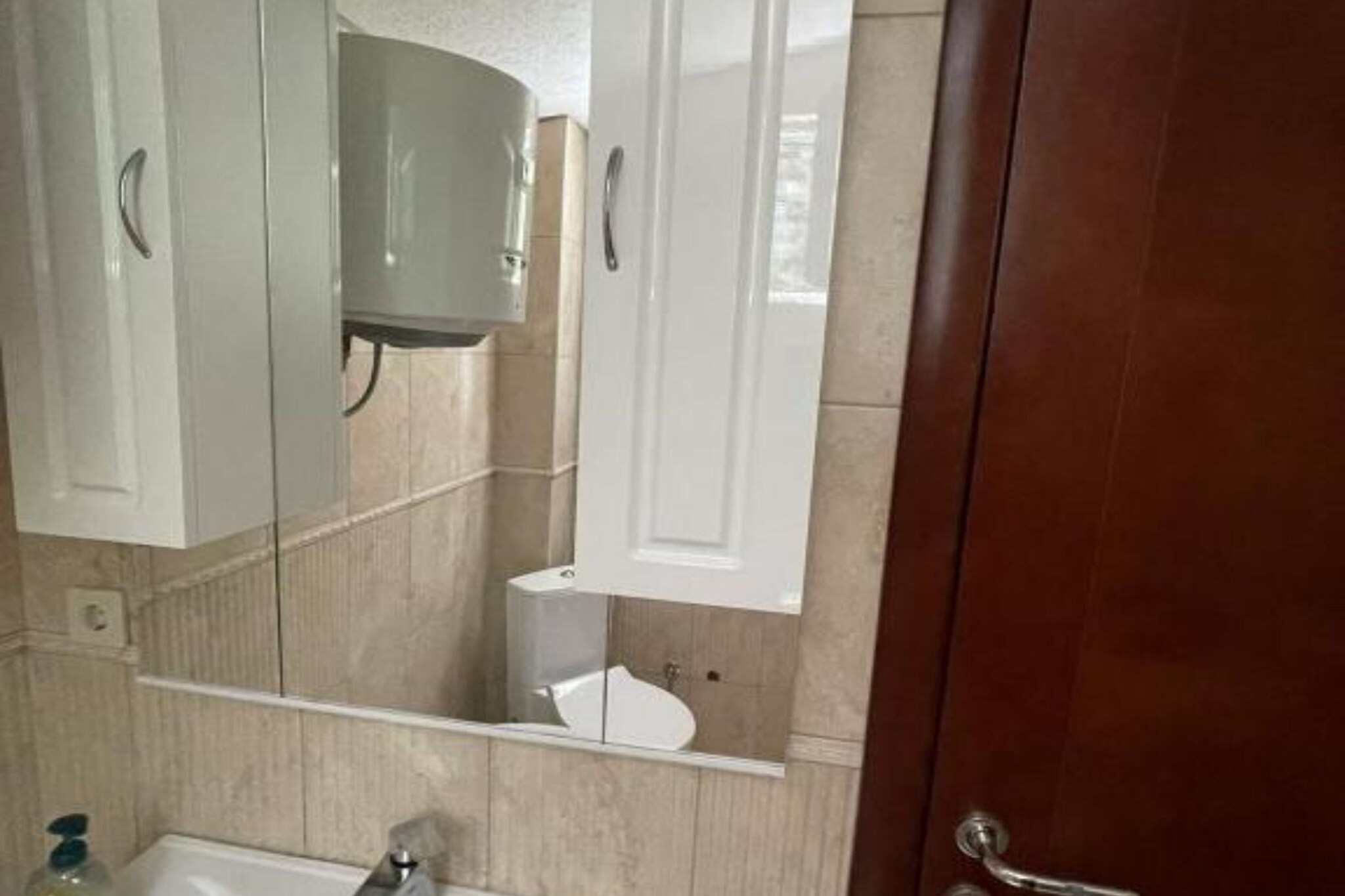 Deluxe City Escape with Modern Comforts & Garage - Double Room-Badkamer