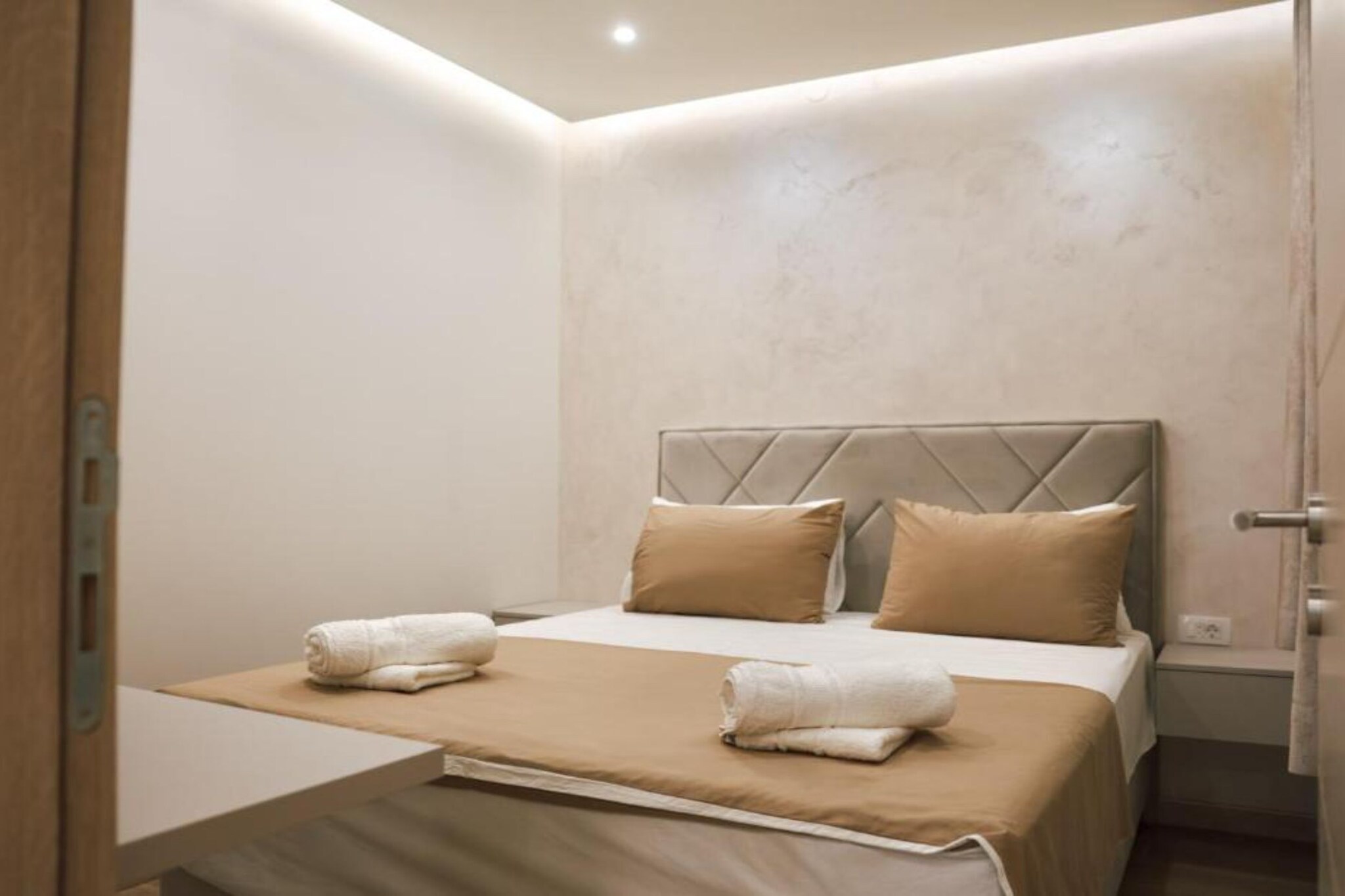 Stylish Apartment with Modern Elegance in Herceg Novi Area - Deluxe One Bedroom Apartment with Balcony-Slaapkamer