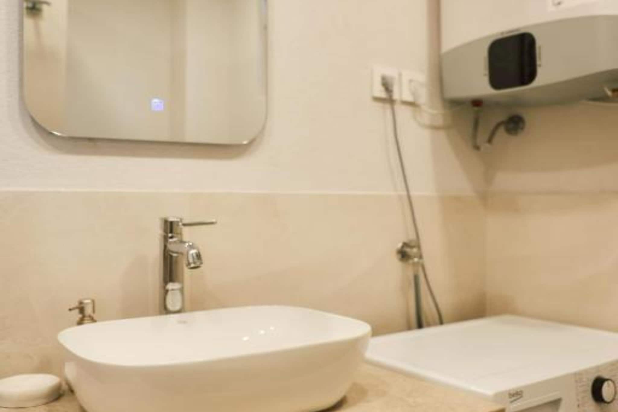 Stylish Apartment with Modern Elegance in Herceg Novi Area - Deluxe One Bedroom Apartment with Balcony-Badkamer