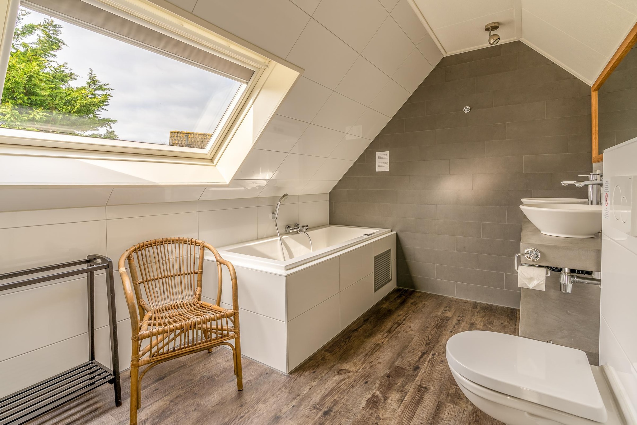 Kamperfoelie 73-Badkamer