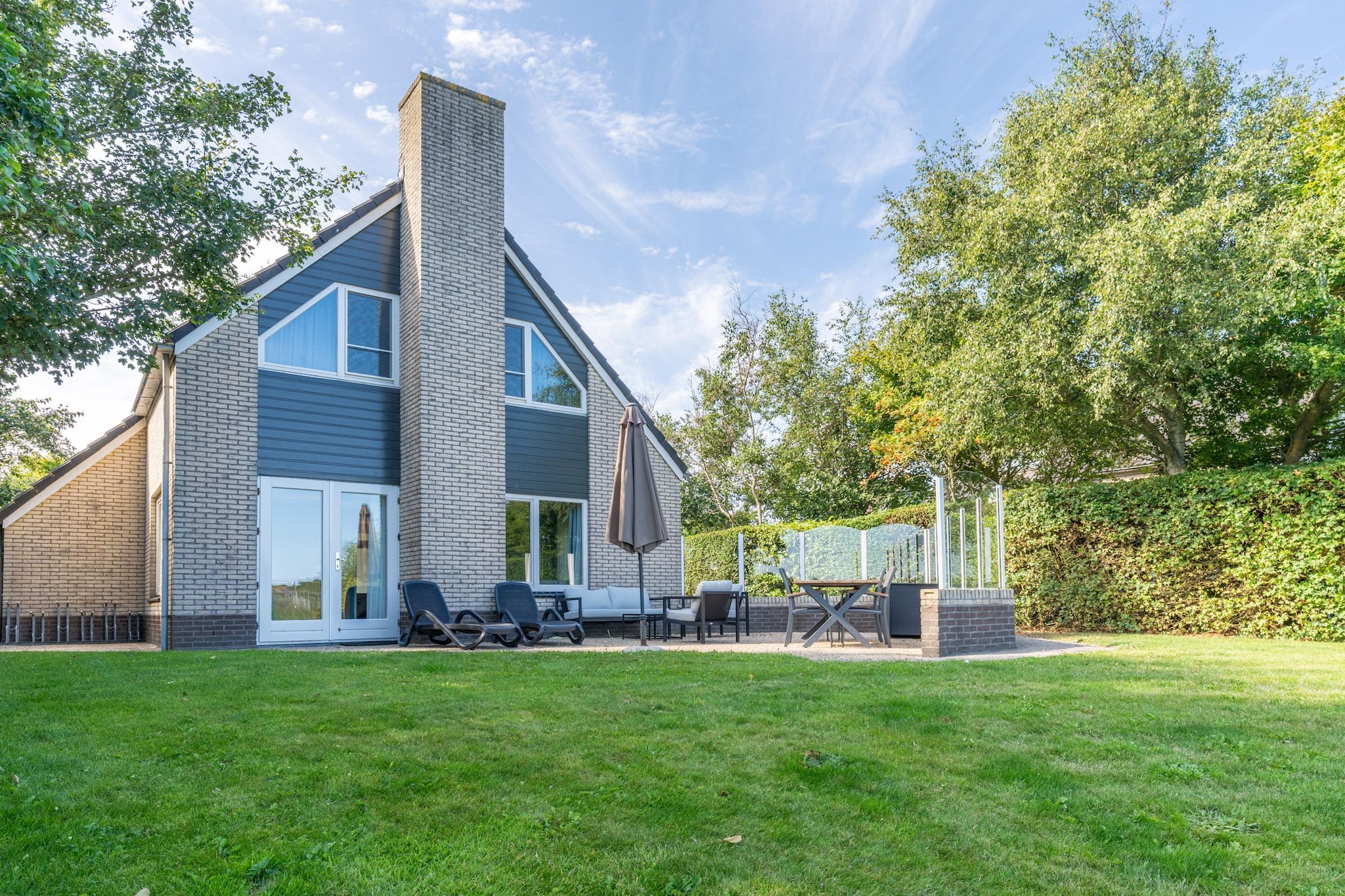 Kamperfoelie 55-Jardins en été