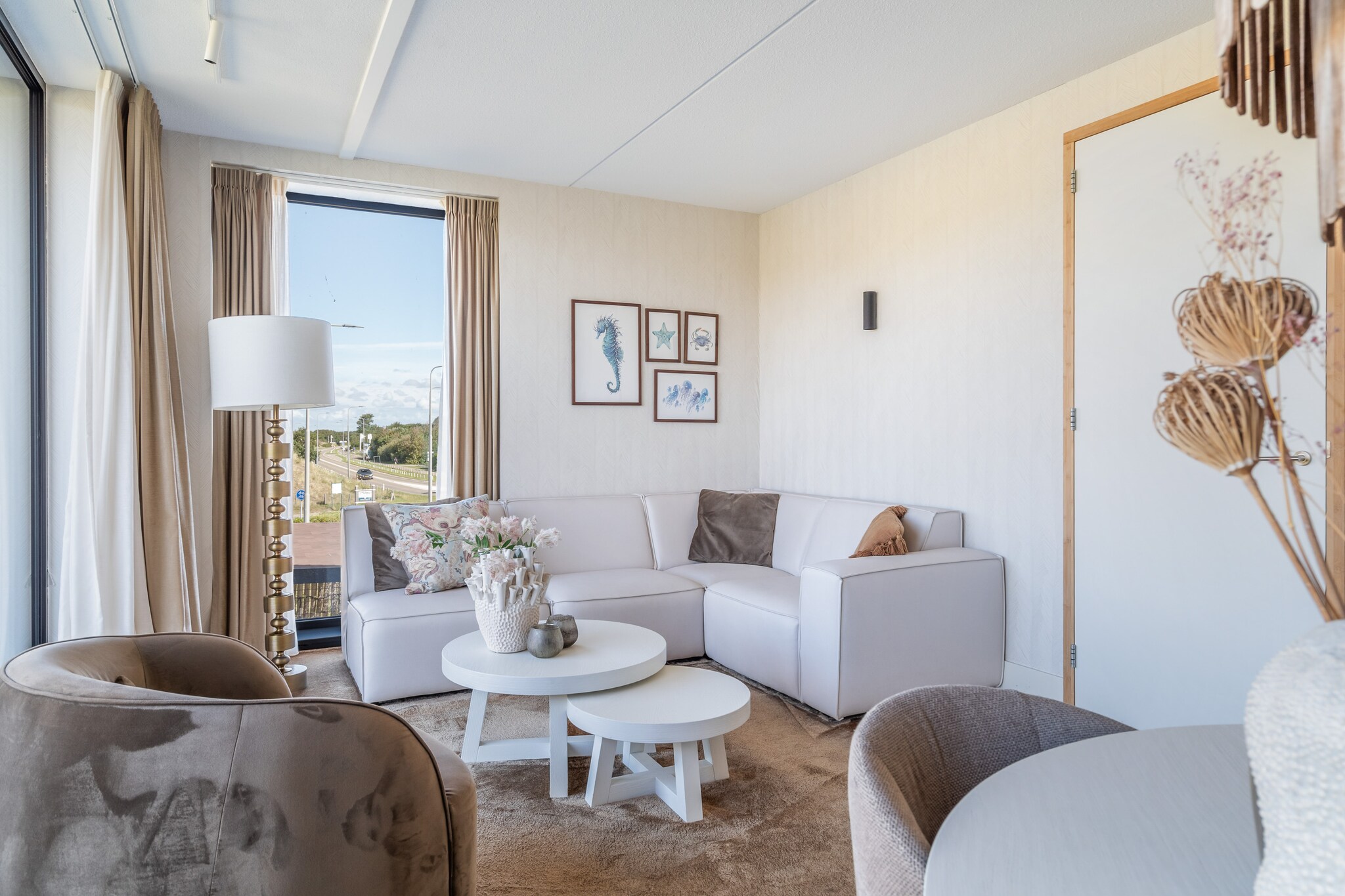 Apartment with a balcony and dune views