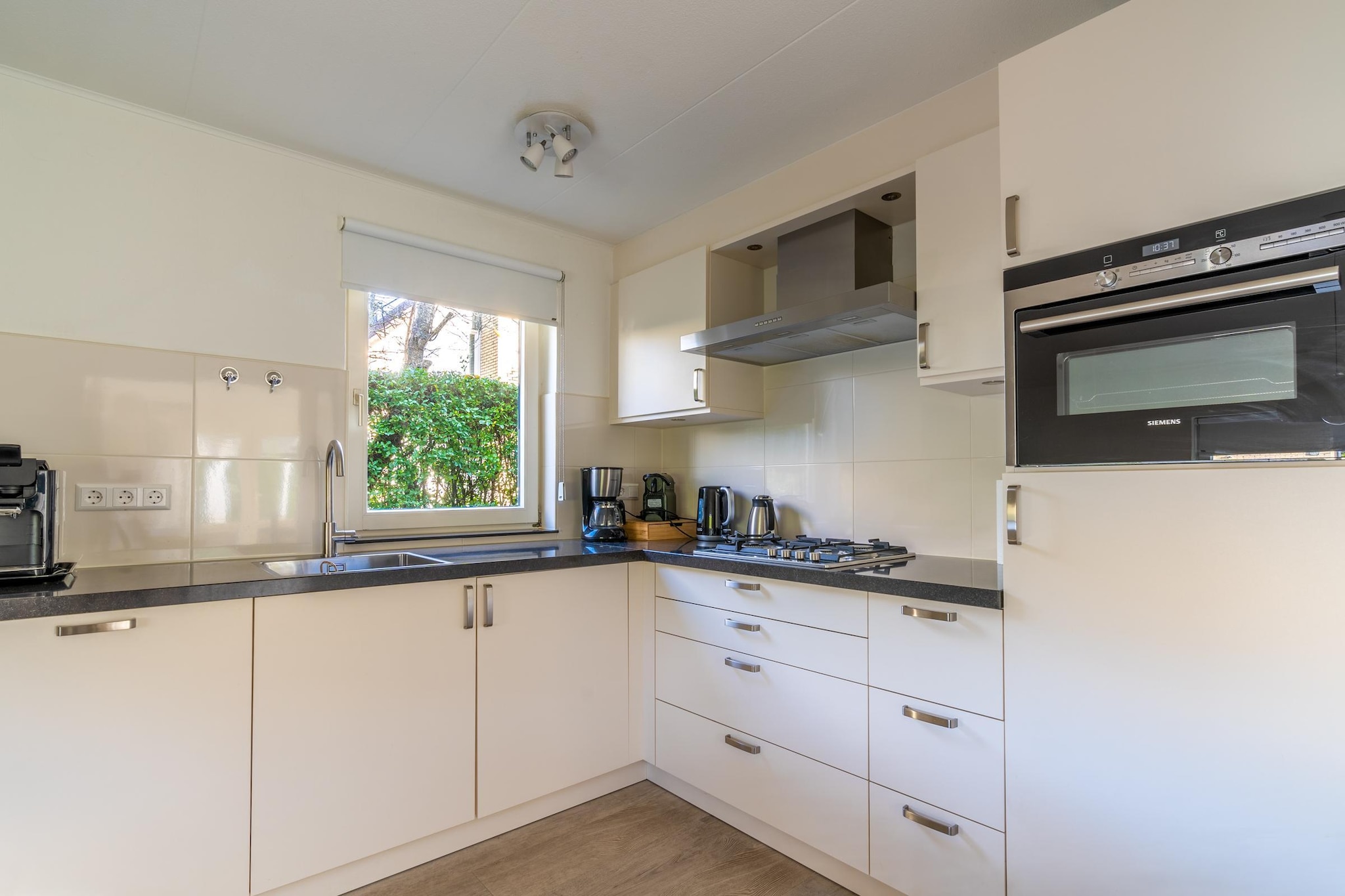 Kamperfoelie 77-Kitchen