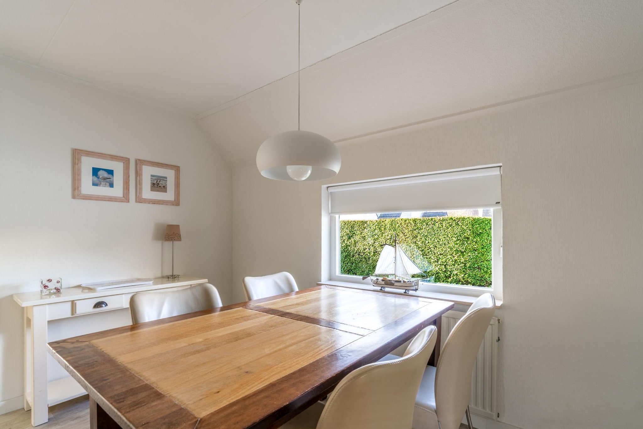 Kamperfoelie 77-Dining room