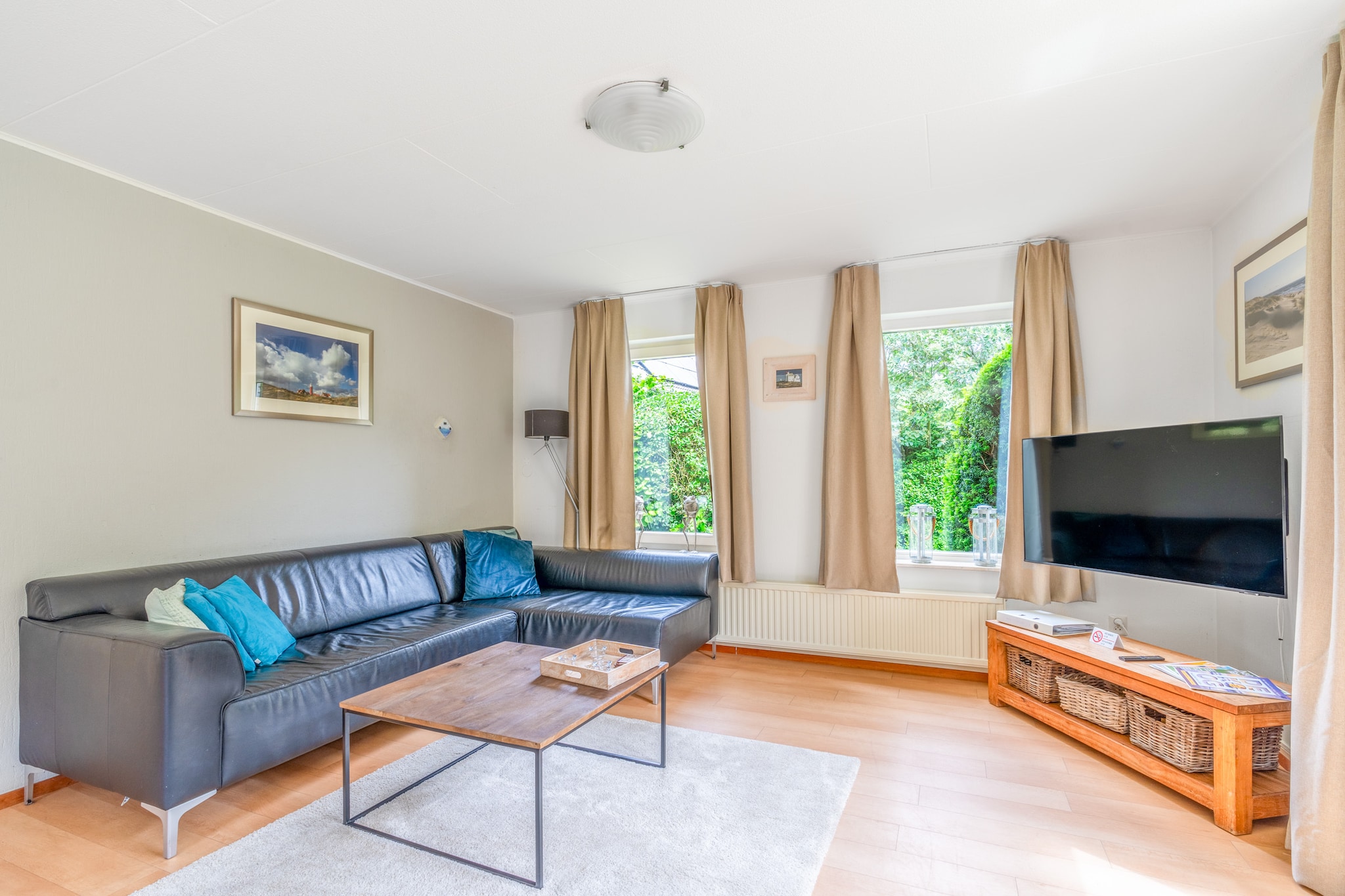 Kamperfoelie 85-Living room