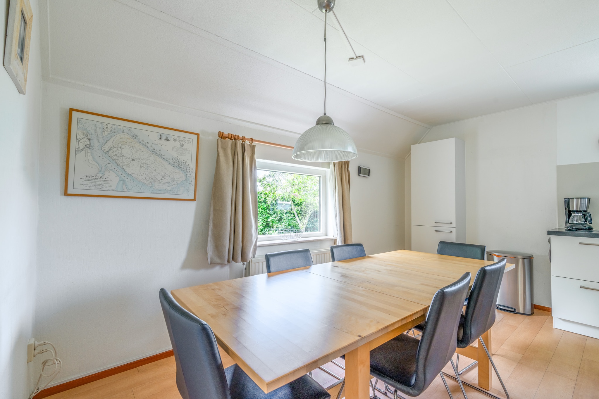 Kamperfoelie 85-Living room