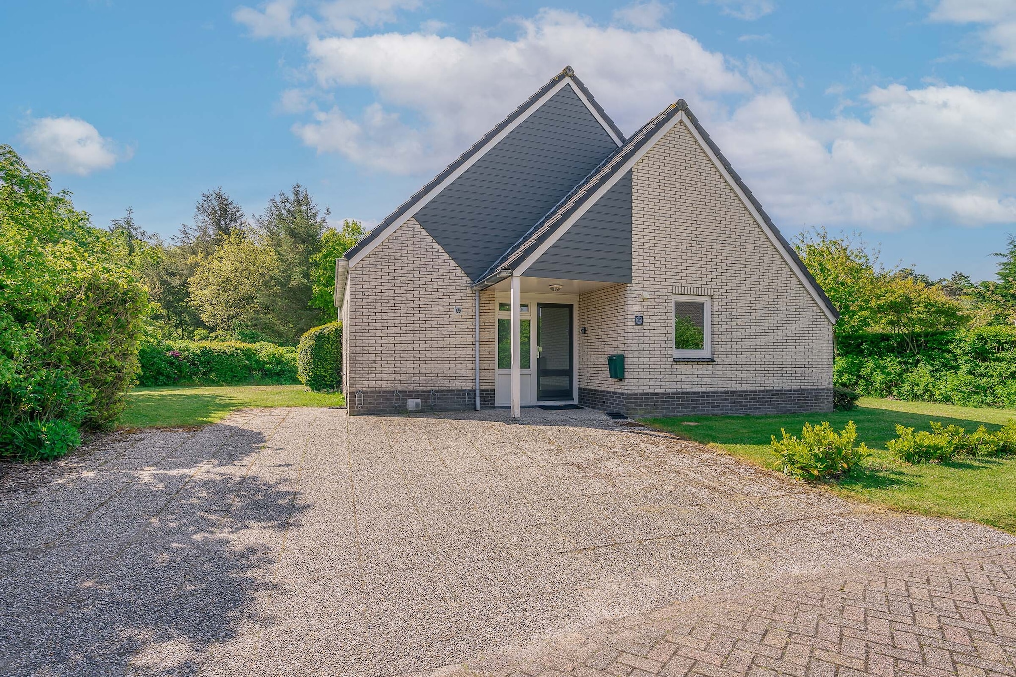 Kamperfoelie 85-Exterior in summer