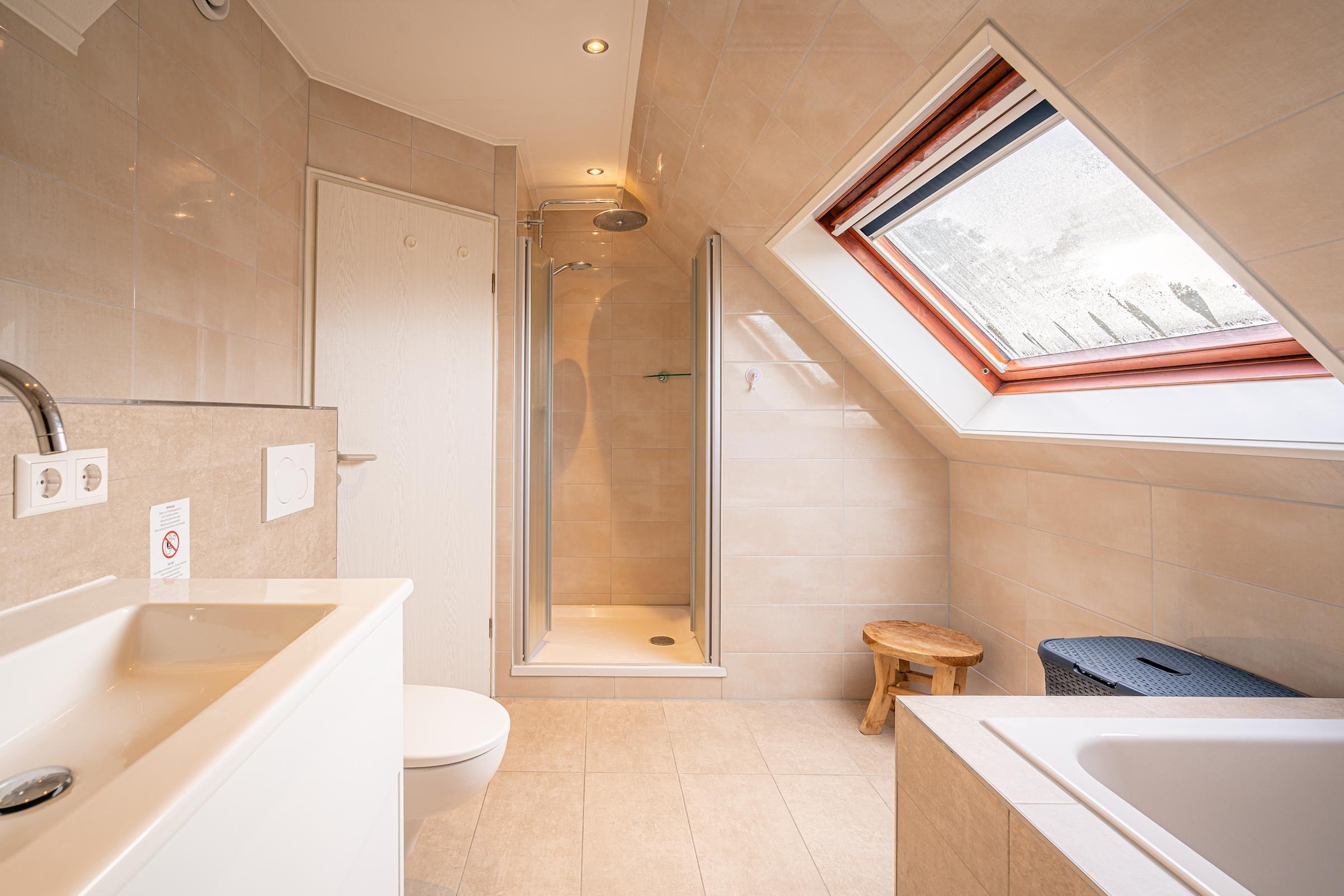 Kamperfoelie 89-Badkamer