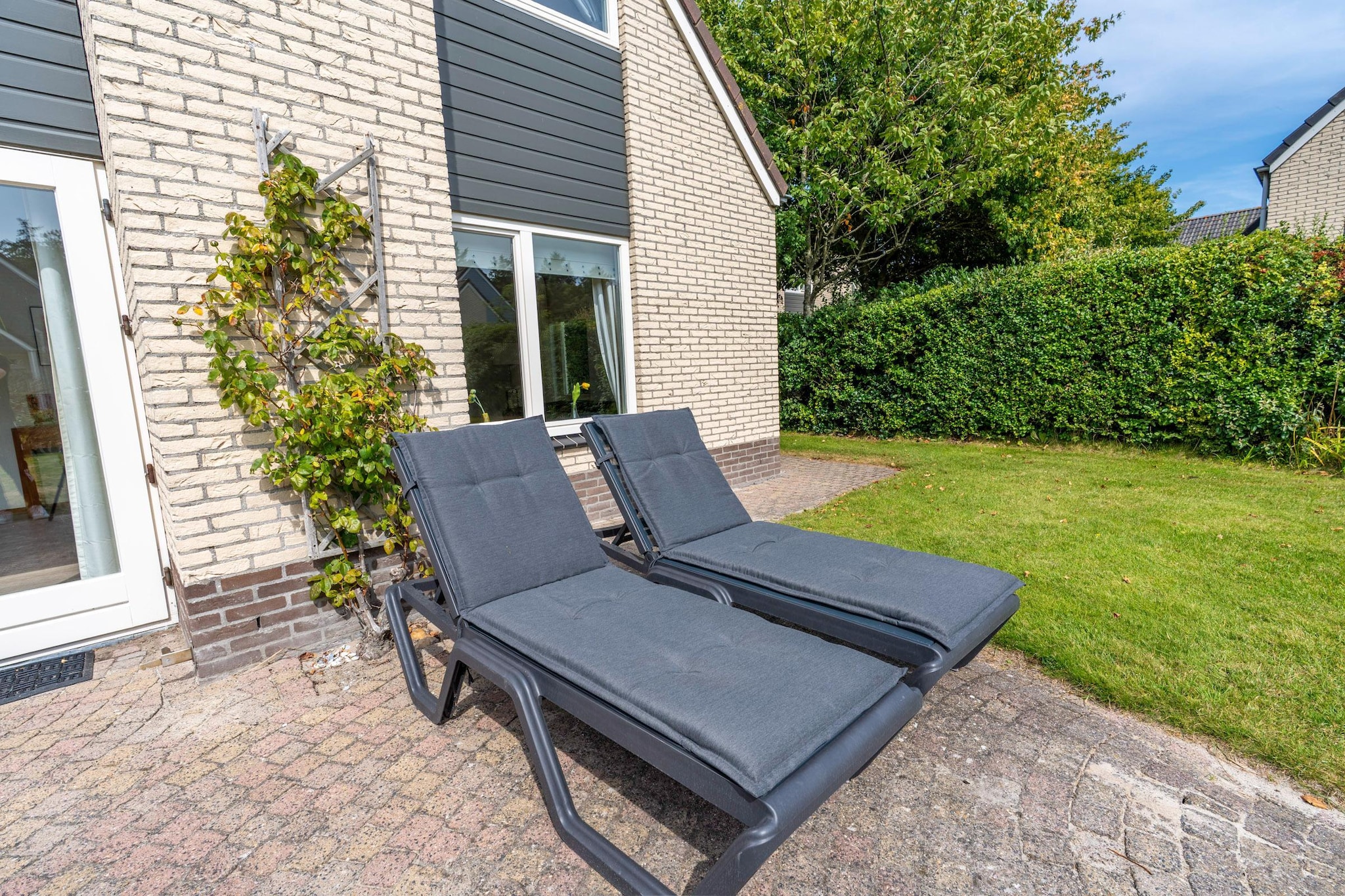 Kamperfoelie 61-Jardins en été