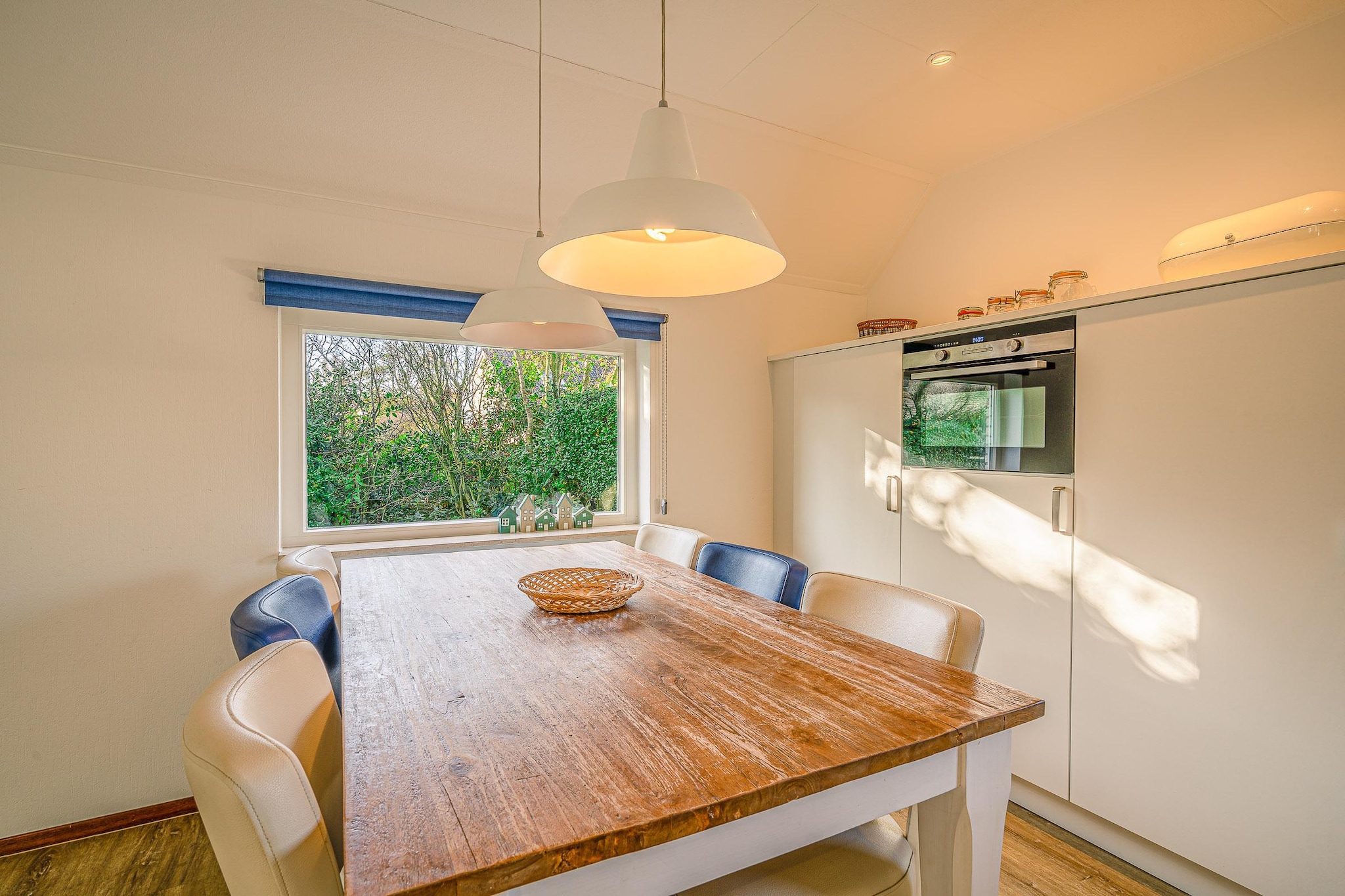 Kamperfoelie 65-Dining room