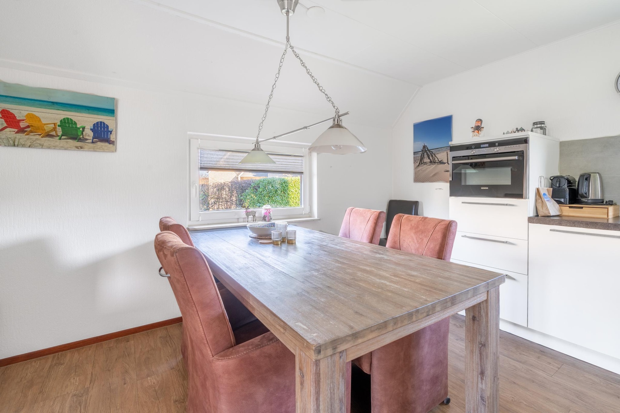 Kamperfoelie 75-Dining room