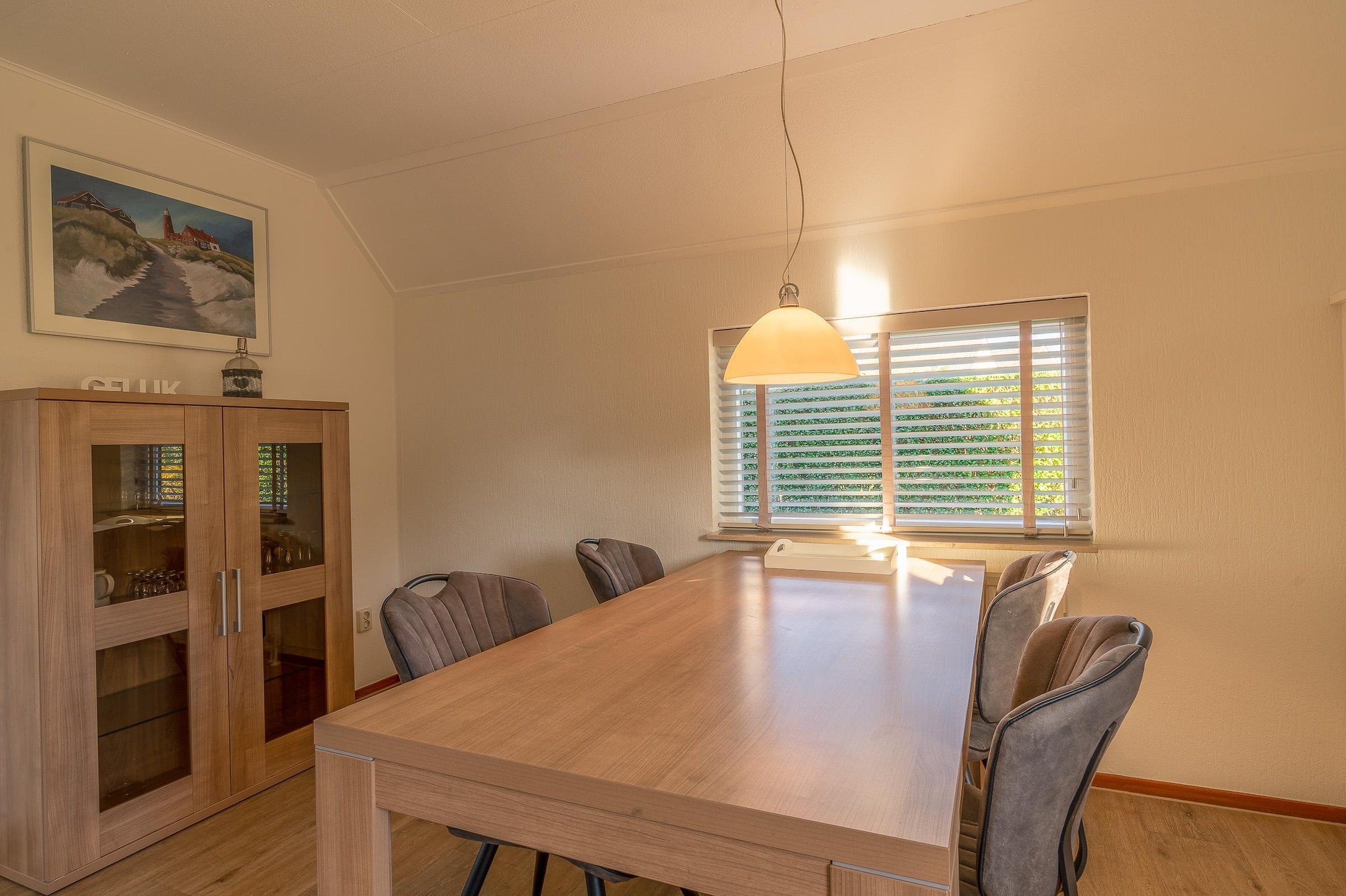 Kamperfoelie 63-Salle à manger