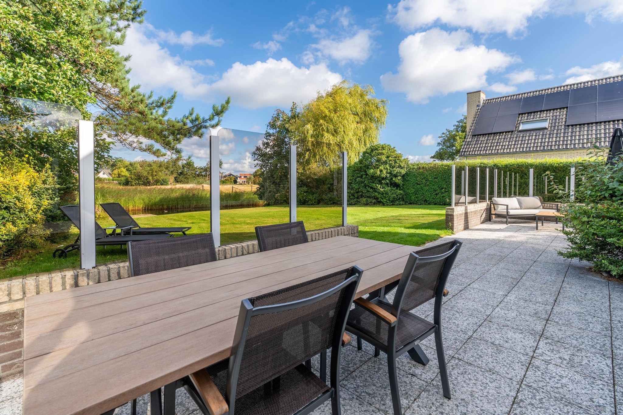 Kamperfoelie 63-Terrasse / balcon