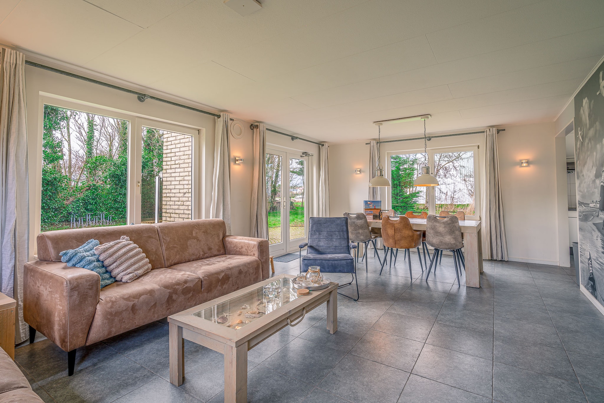 Kamperfoelie 45-Salon