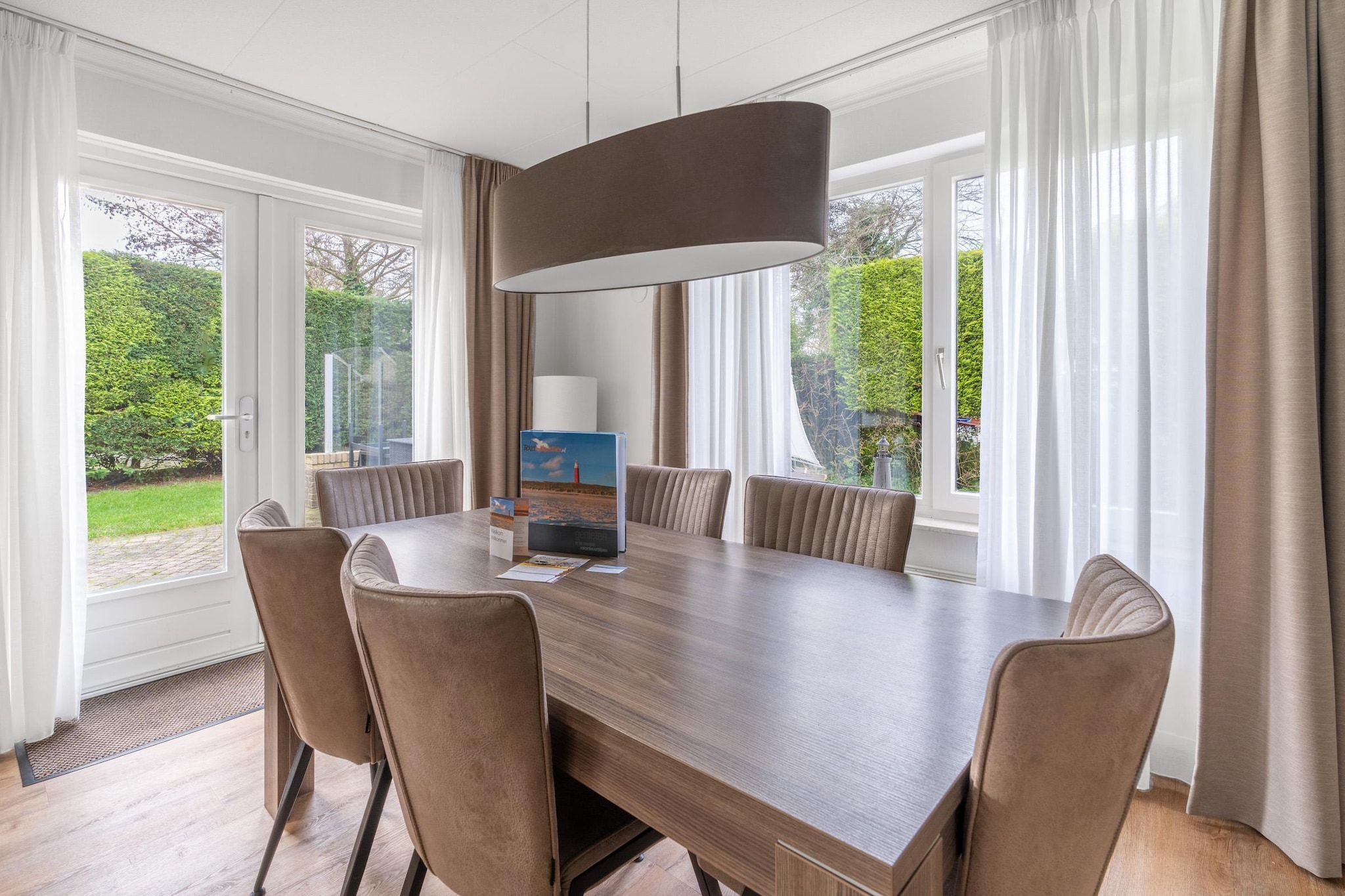 Kamperfoelie 49-Salle à manger