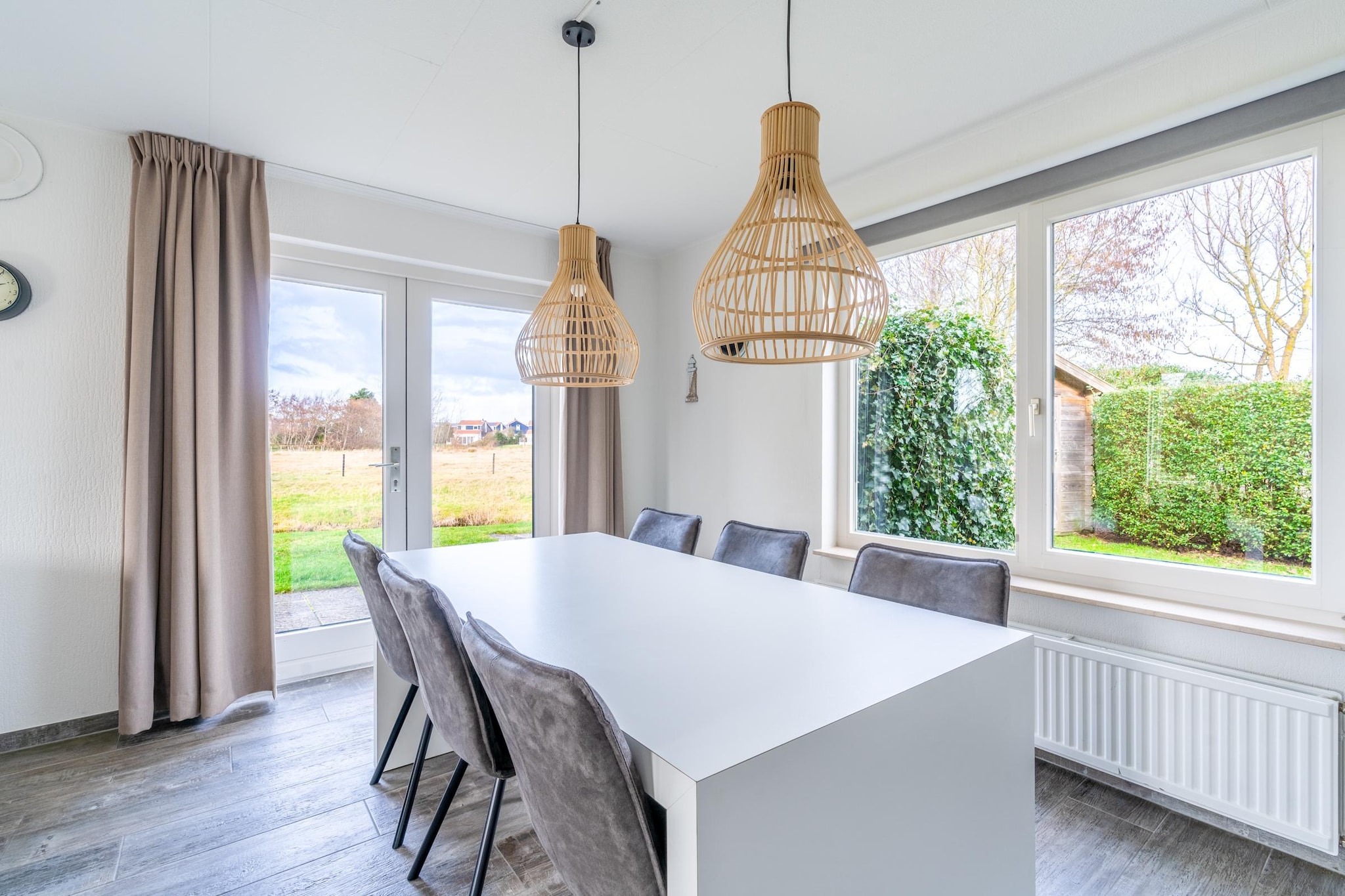 Kamperfoelie 67-Salle à manger