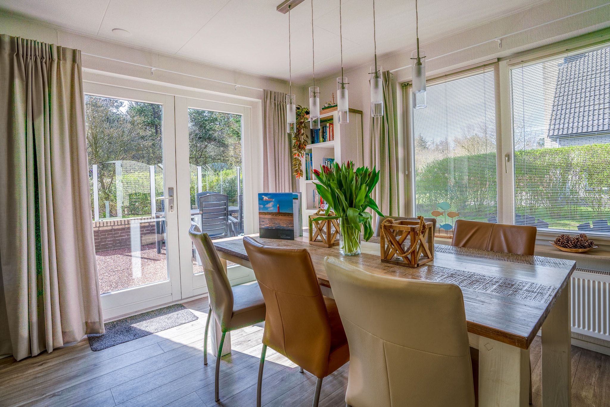 Kamperfoelie 91-Eetkamer