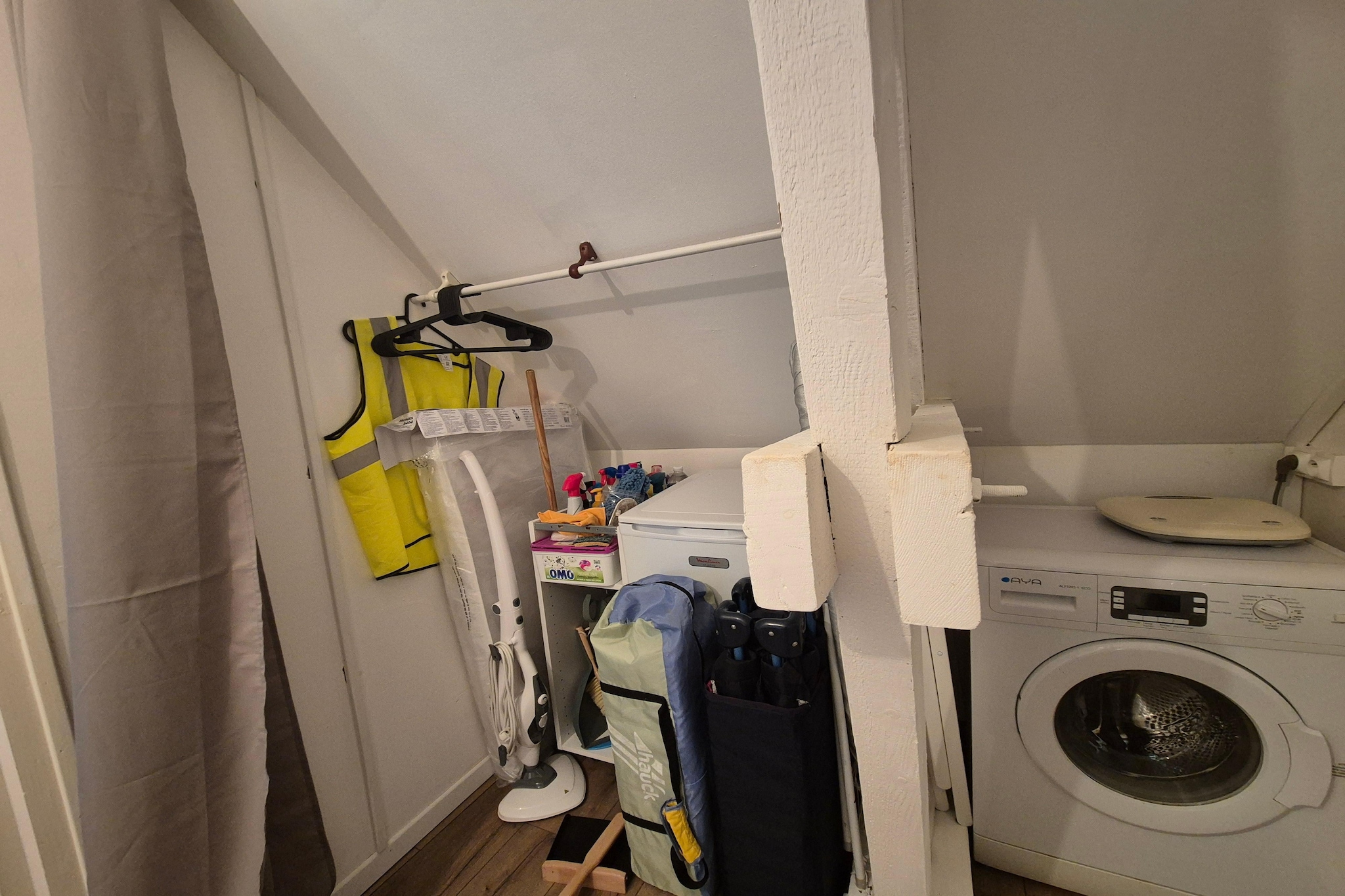 Studio au 1er étage