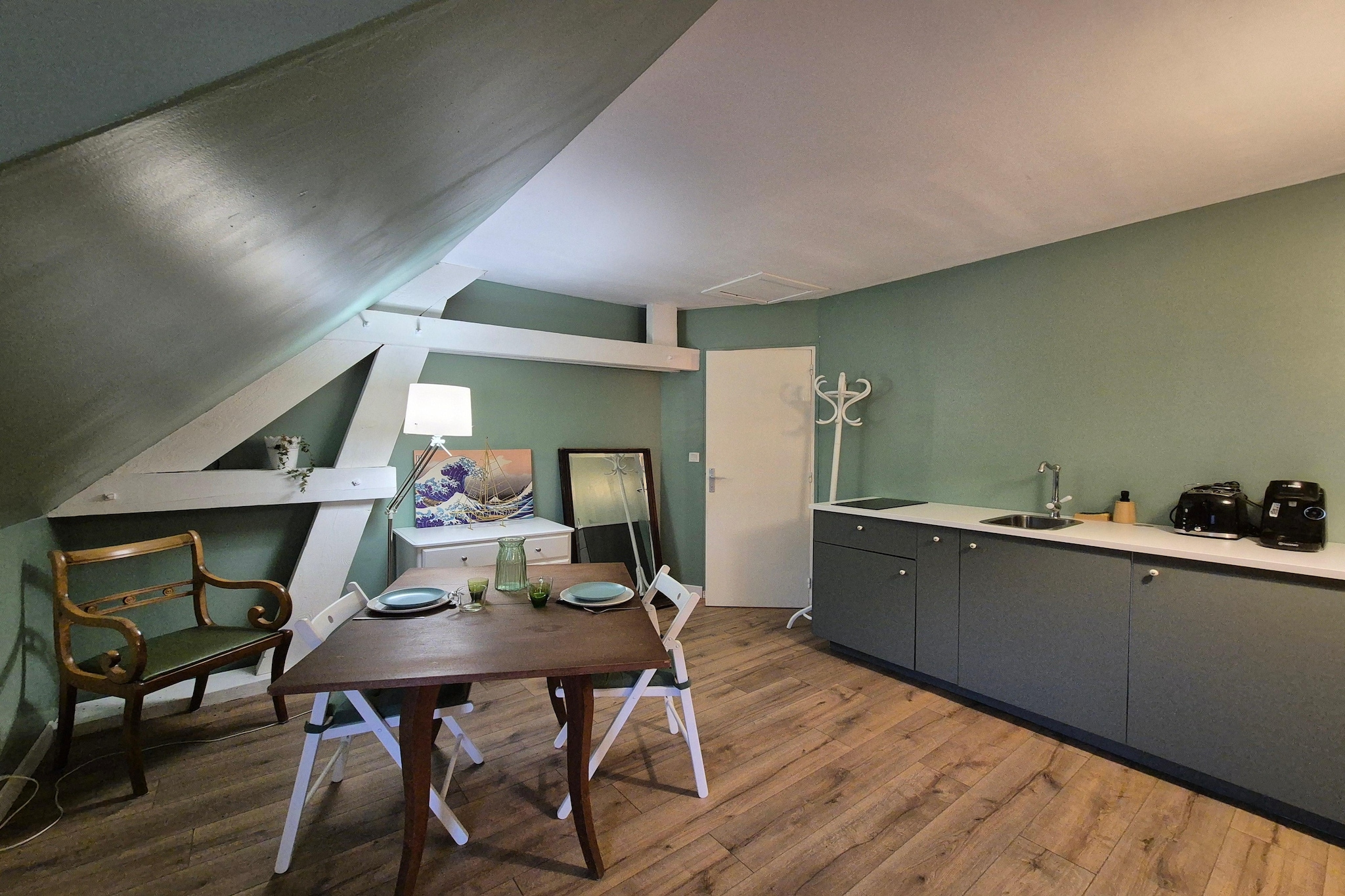 Studio au 1er étage