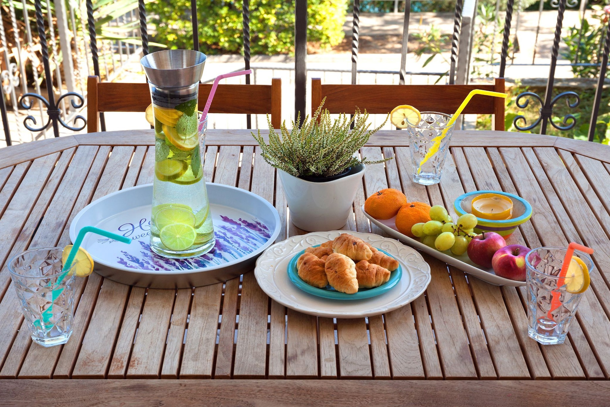 Deluxe Two Bedroom Apartment with Terrace and Sea View