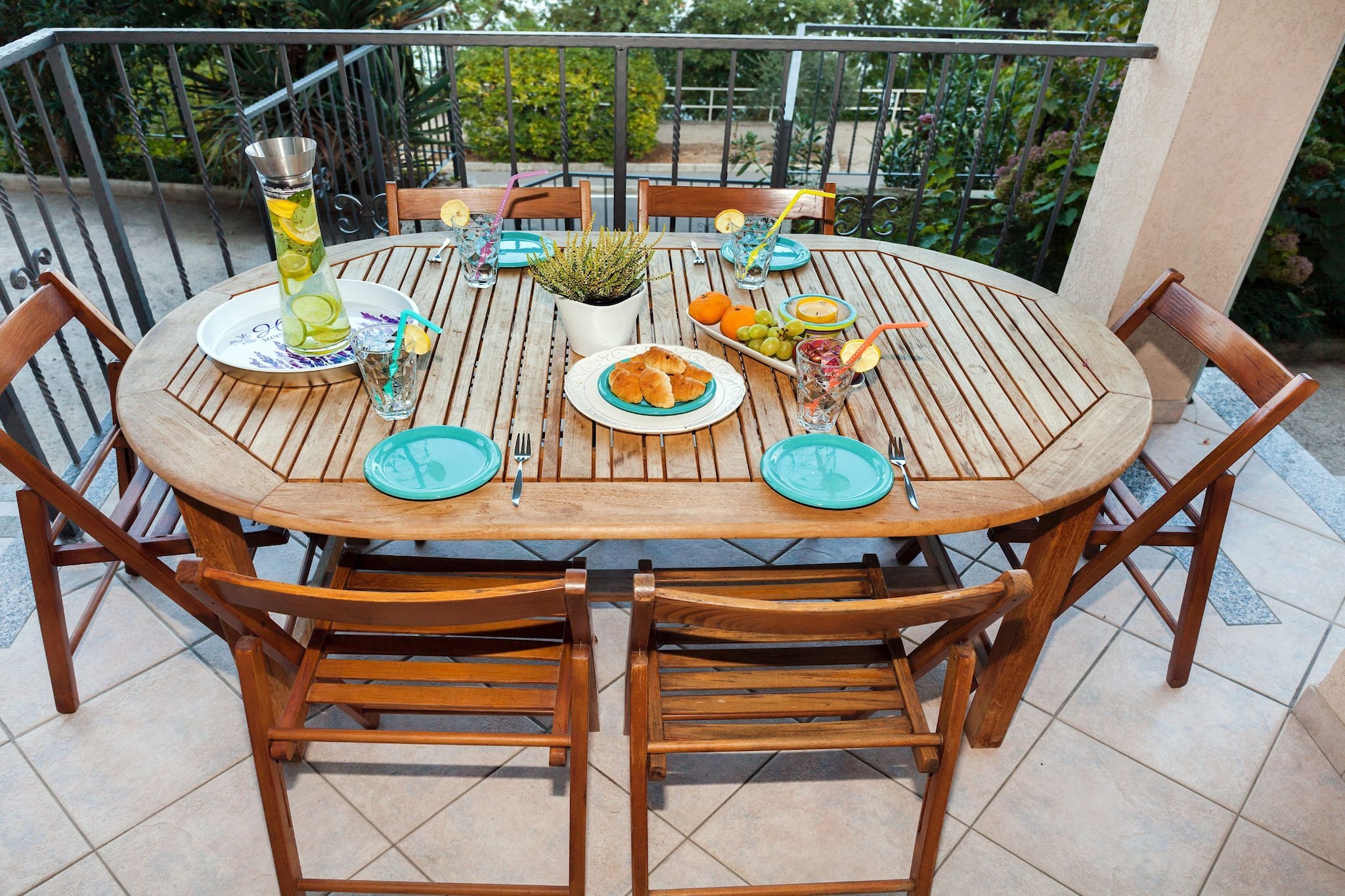 One Bedroom Apartment with Terrace and Sea View 4