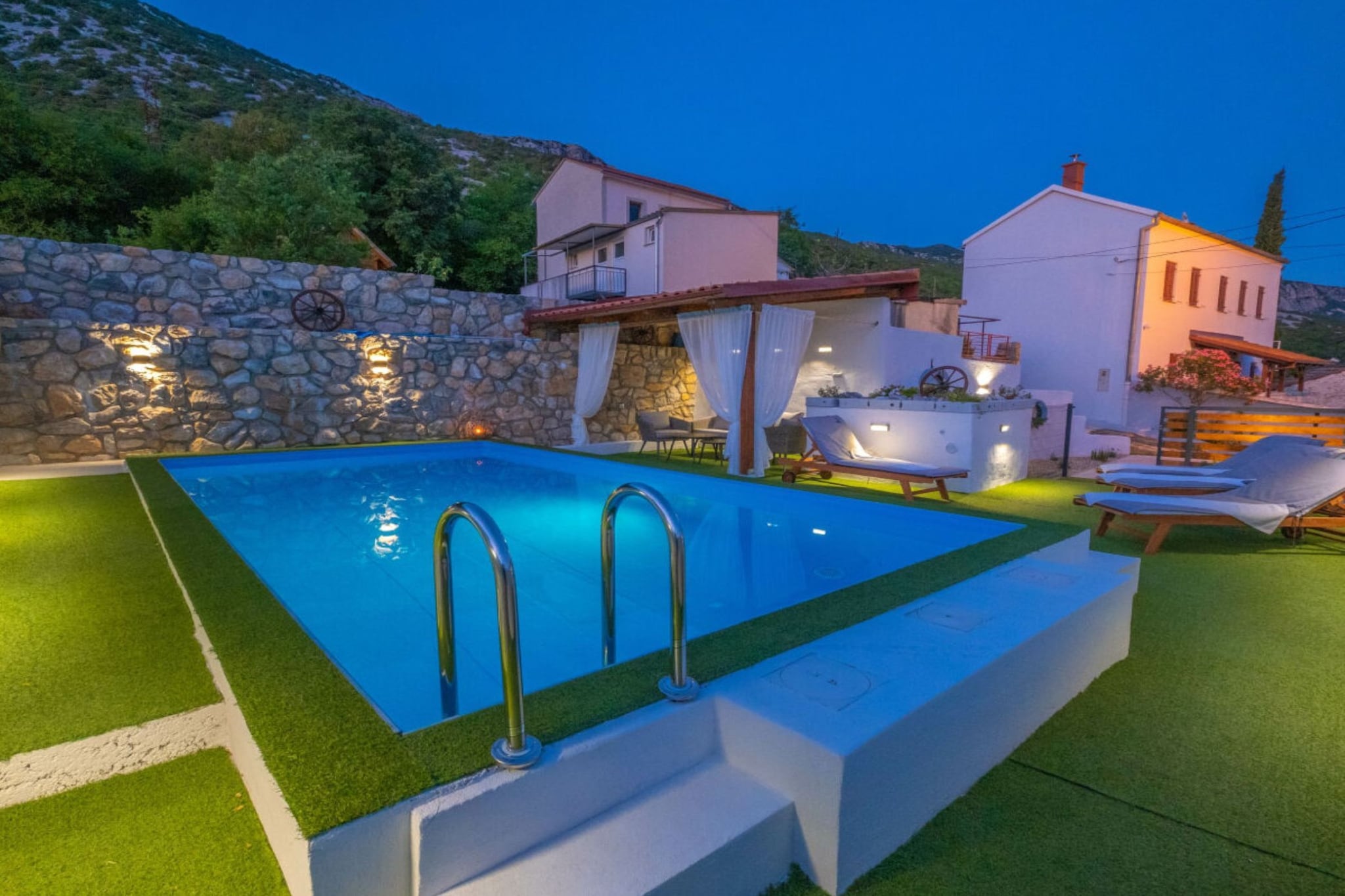 Exquisite Holiday Home with Private Pool and Sauna - Three Bedroom Holiday Home-Schwimmbad