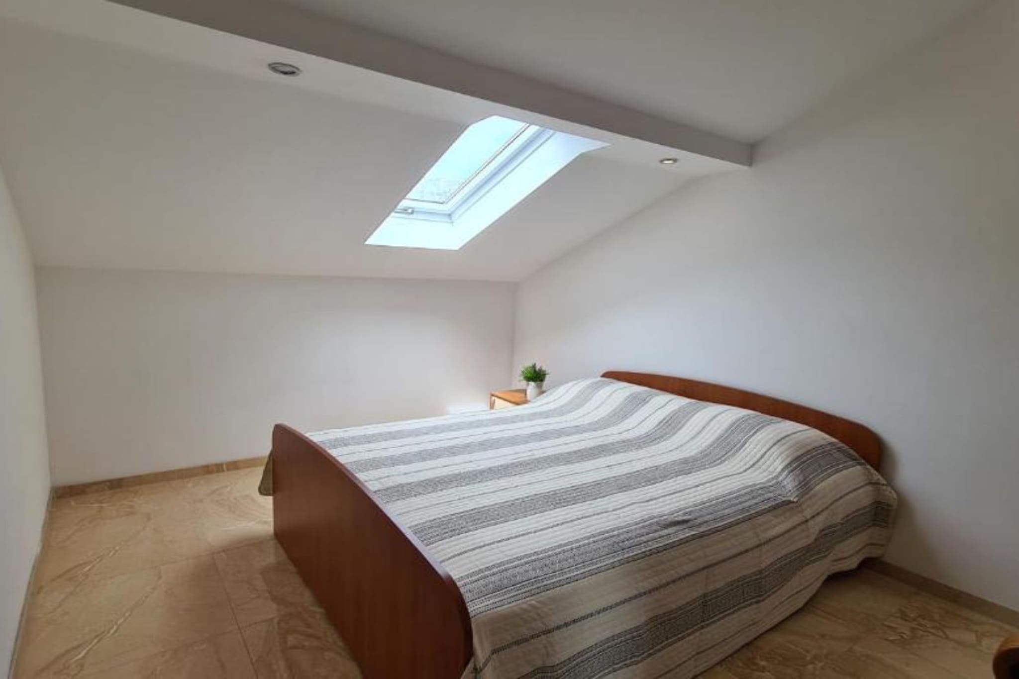 Apartment with One Bathroom-Schlafzimmer