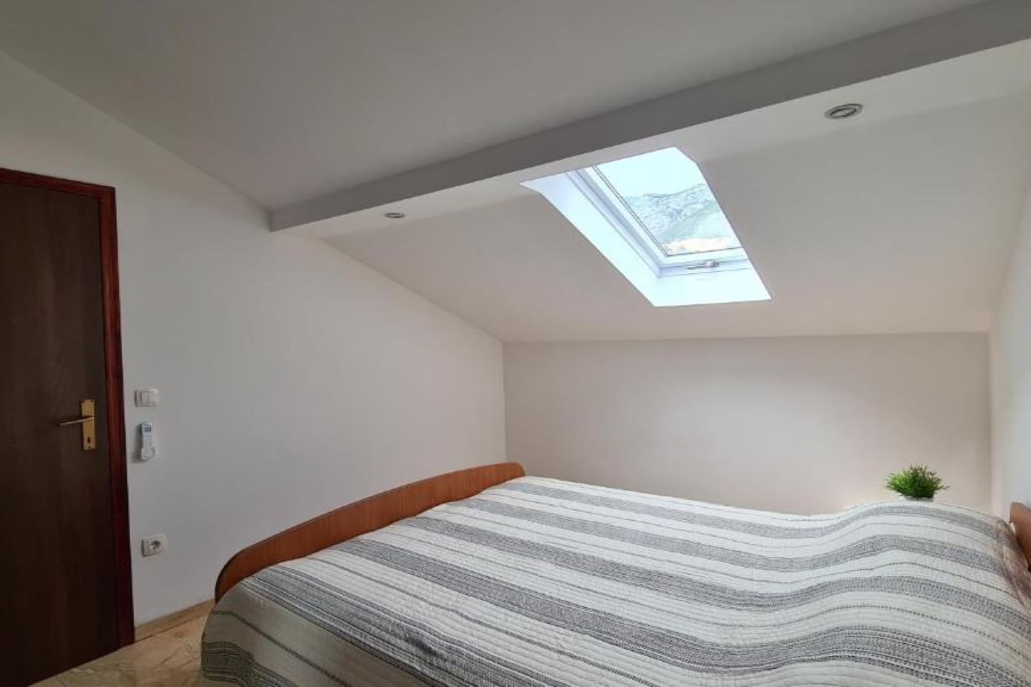 Apartment with One Bathroom-Schlafzimmer