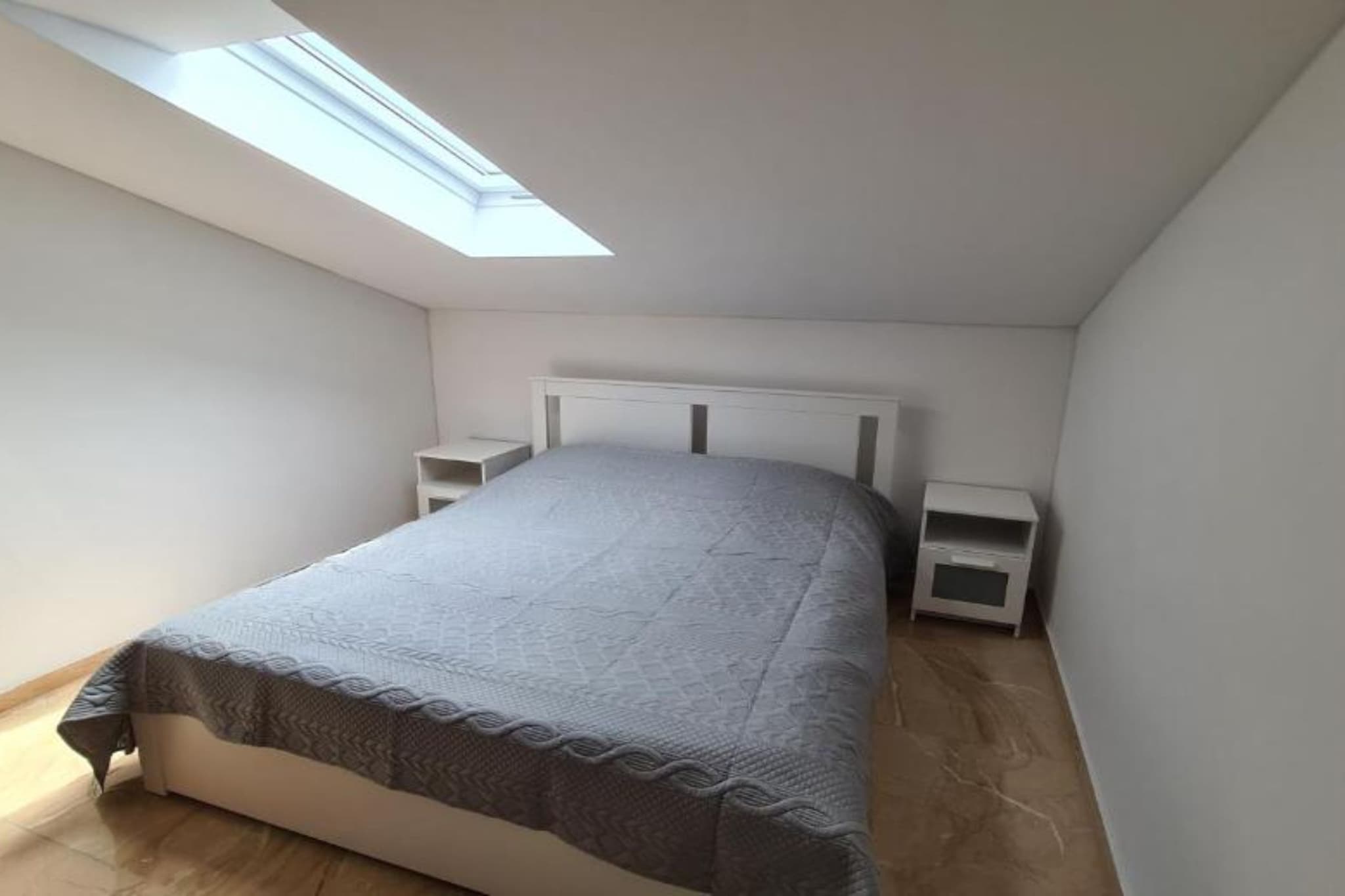 Apartment with One Bathroom-Schlafzimmer