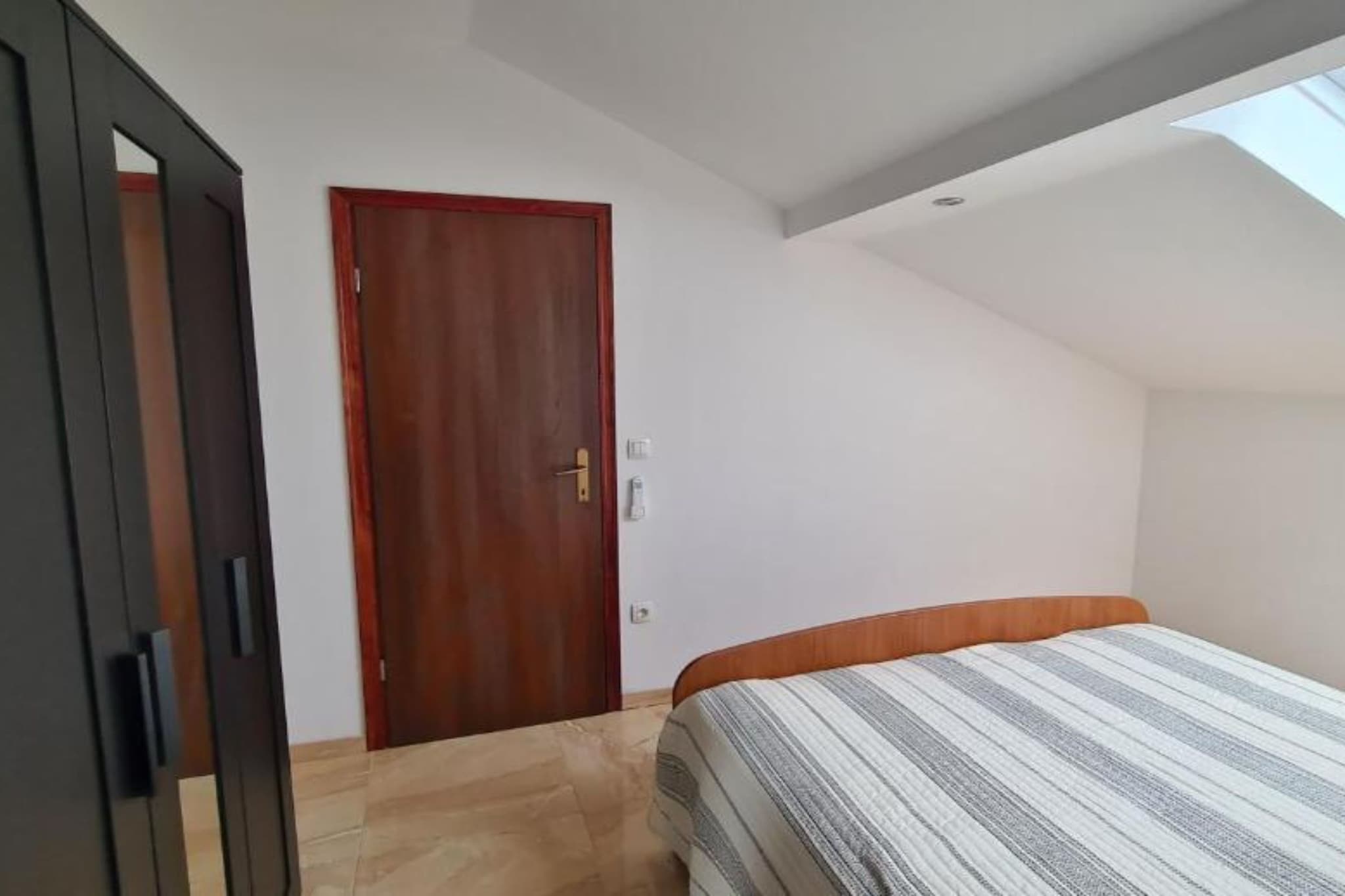 Apartment with One Bathroom-Schlafzimmer